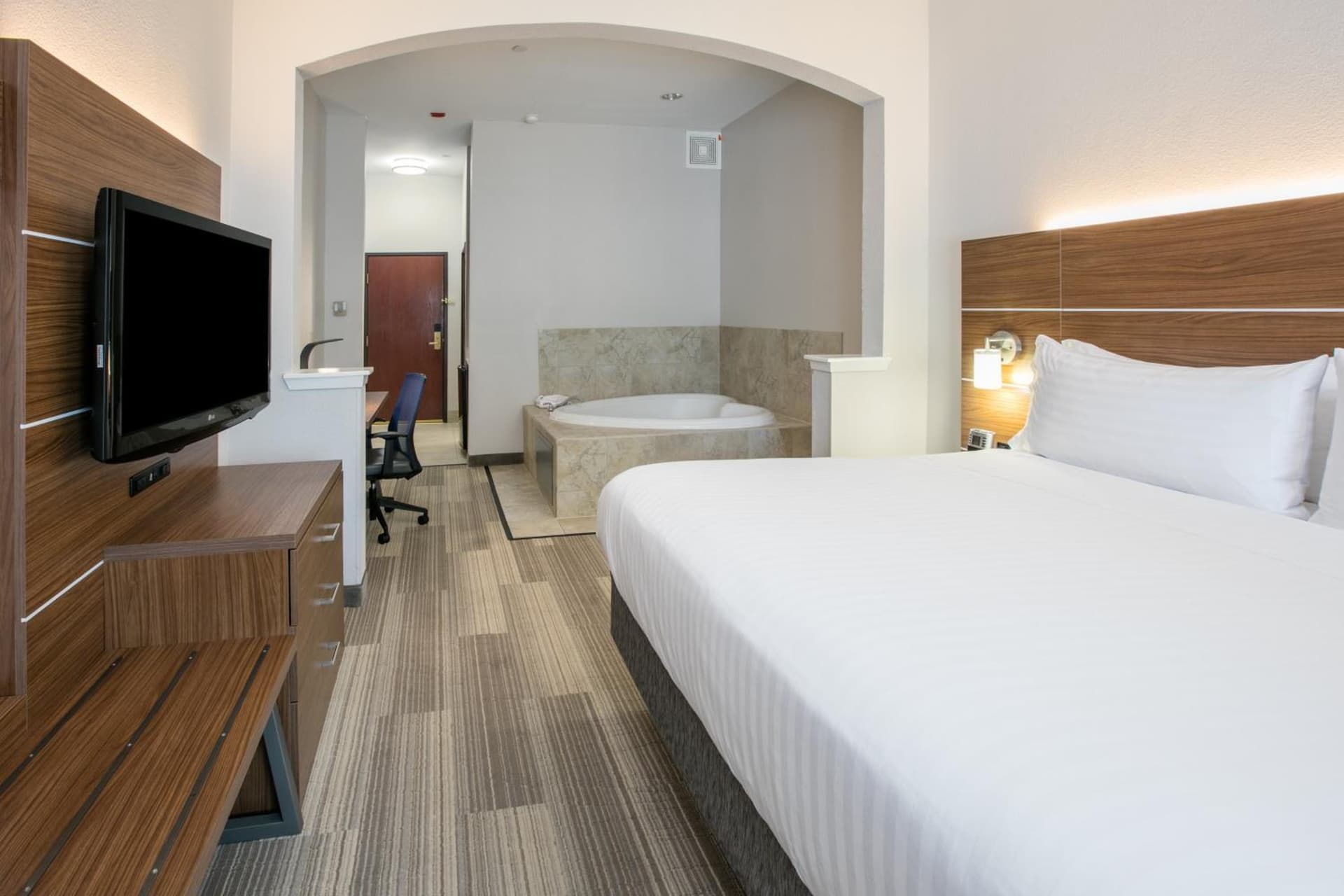 Holiday Inn Express Hotel & Suites Dallas - Grand Prairie I-20 by IHG gallery photo in Grand Prairie, TX — image 43