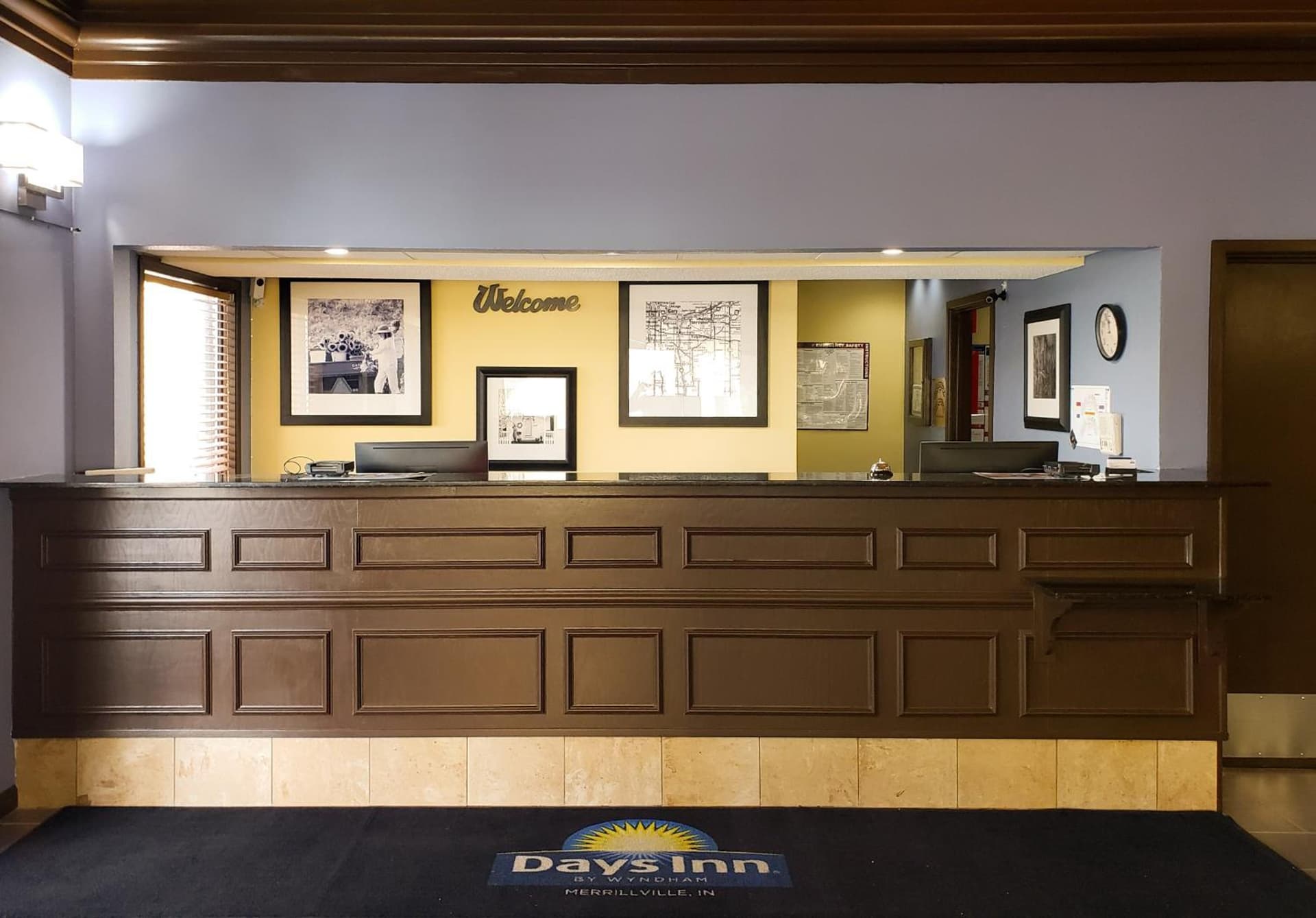 Days Inn & Suites by Wyndham Merrillville interior in Merrillville, IN — gallery photo 2