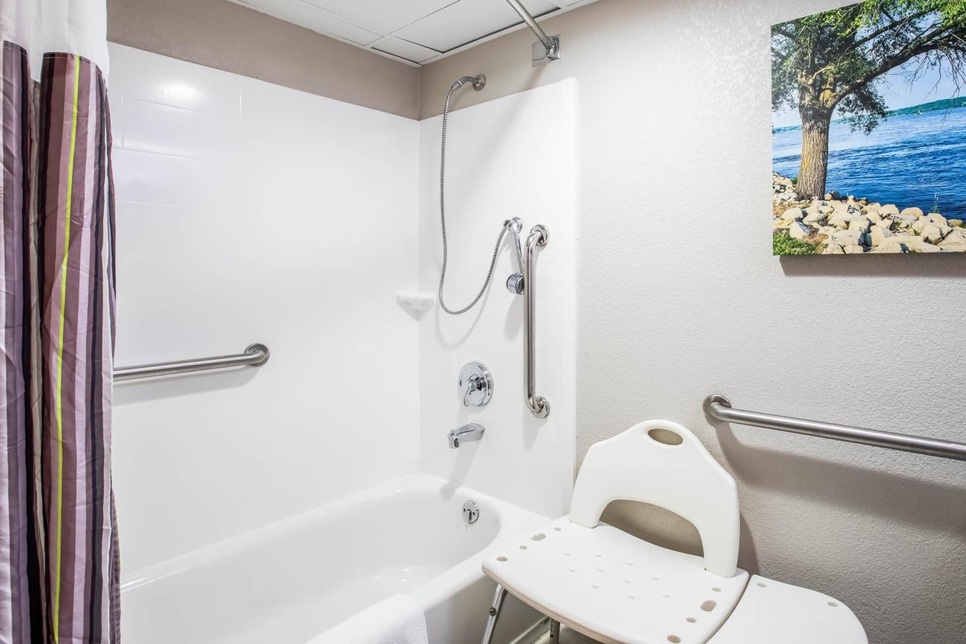 La Quinta Inn by Wyndham Davenport & Conference Center gallery photo in Davenport, IA — image 32