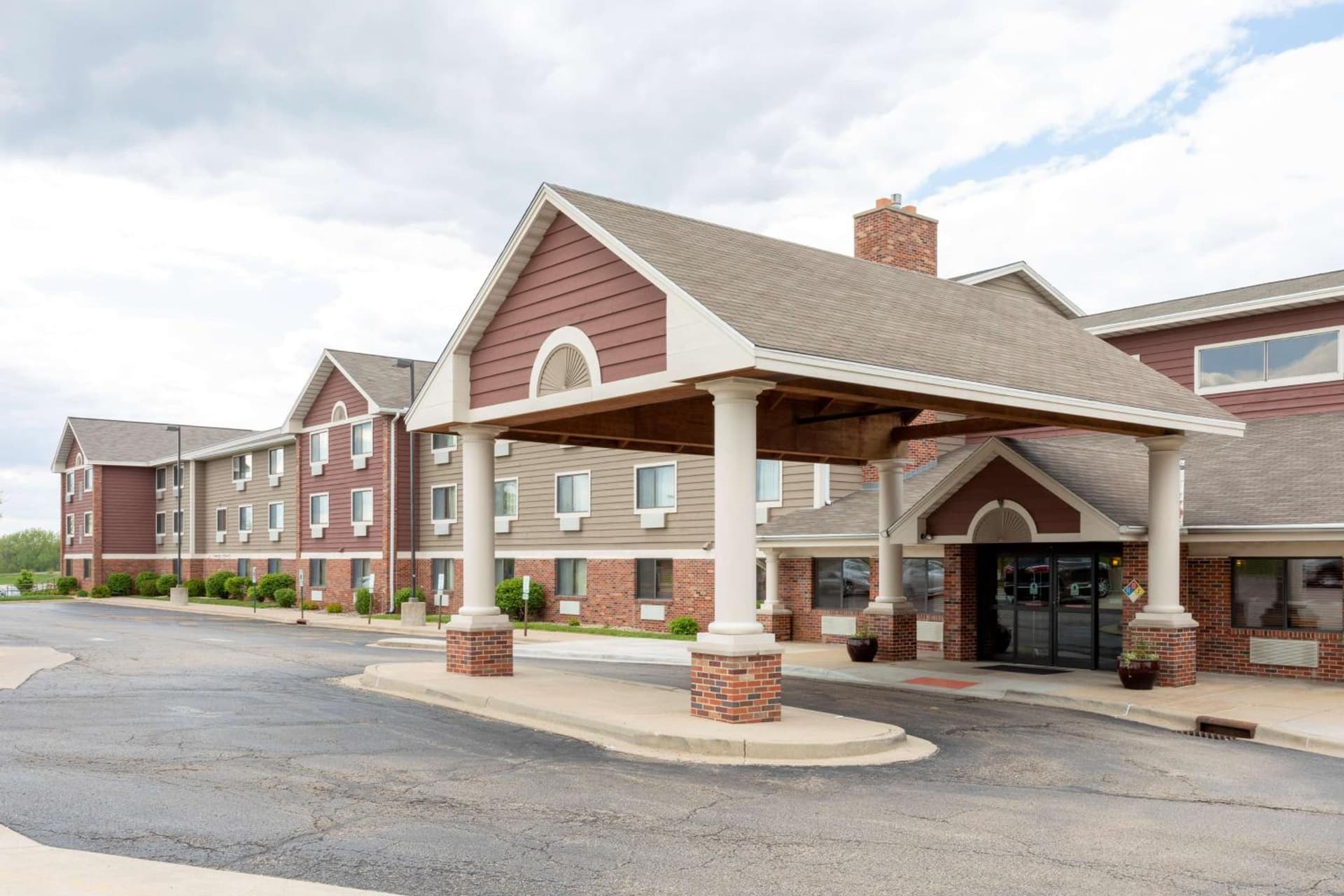 AmericInn by Wyndham Peoria gallery photo in Peoria, IL — image 12