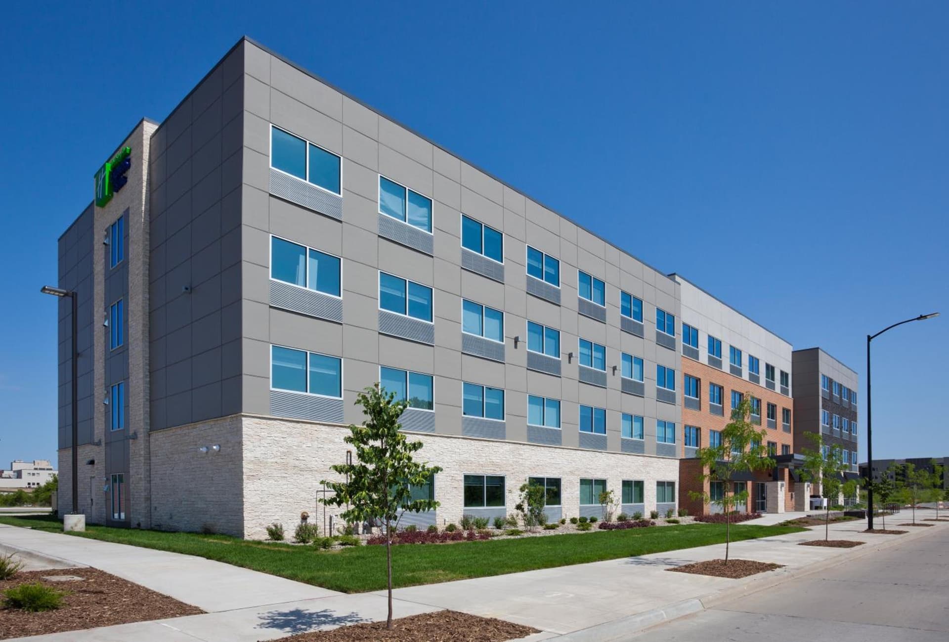 Holiday Inn Express and Suites Des Moines Downtown by IHG — hotel in Des Moines, Iowa