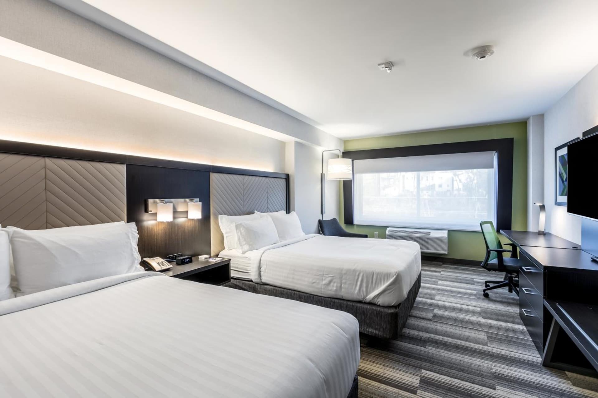 Holiday Inn Express & Suites Jersey City North - Hoboken by IHG gallery photo in Jersey City, NJ — image 4