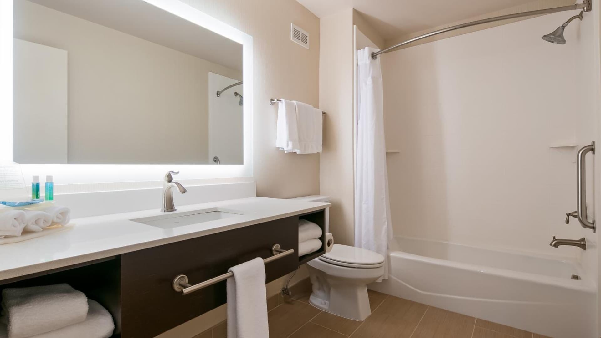 Holiday Inn Express Bellingham by IHG gallery photo in Bellingham, WA — image 12