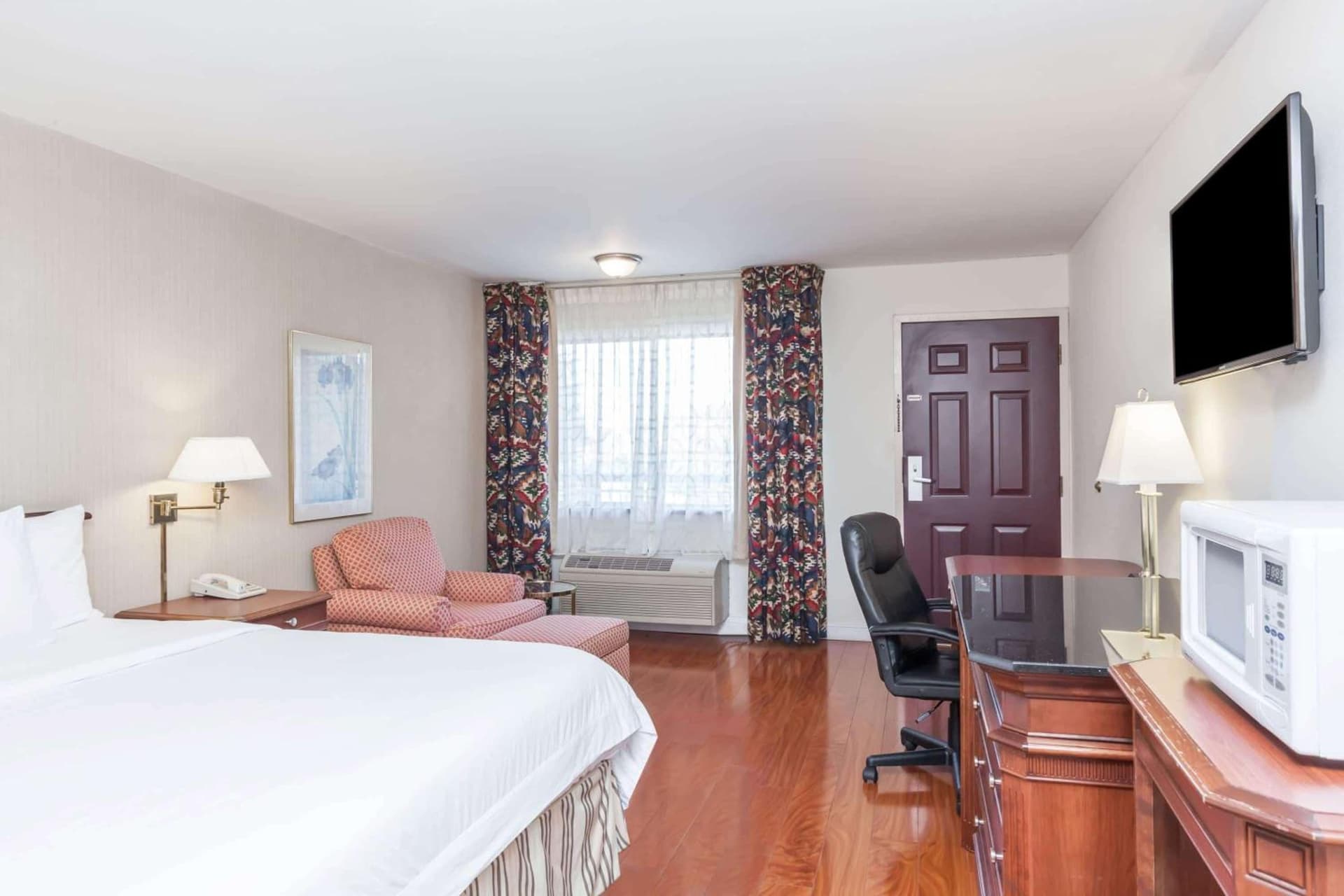 Days Inn & Suites by Wyndham Sunnyvale gallery photo in Sunnyvale, CA — image 18