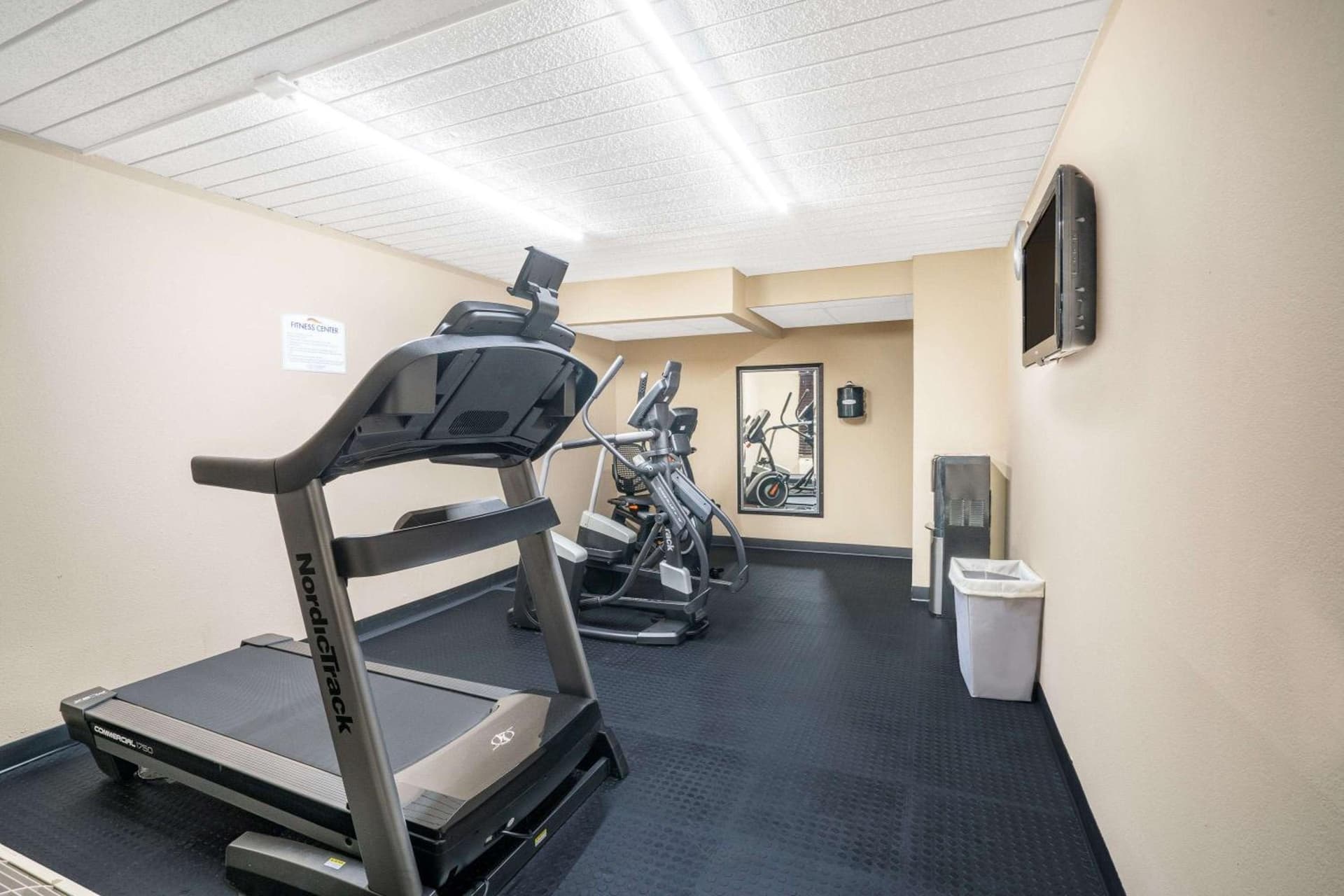 Baymont by Wyndham Knoxville I-75 property views in Knoxville, TN — gallery photo 3