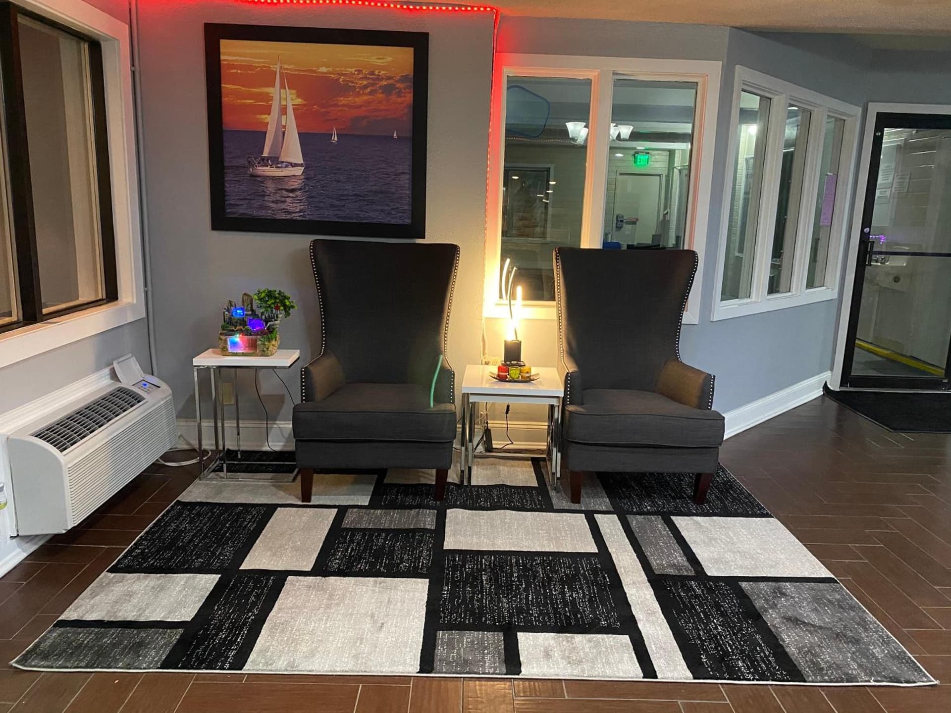 Days Inn & Suites by Wyndham Norton Shores/Muskegon gallery photo in Muskegon, MI — image 67