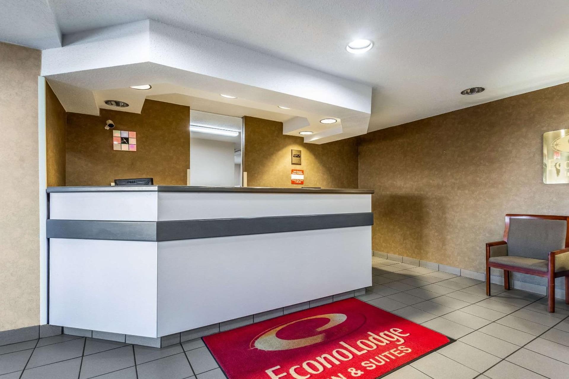 Econo Lodge Inn & Suites Evansville East gallery photo in Stevenson, IN — image 21