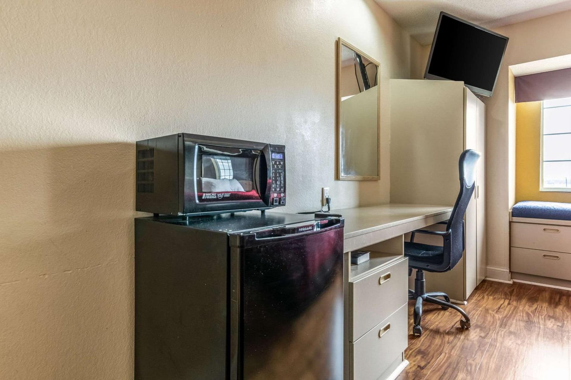 Econo Lodge Inn & Suites Evansville East gallery photo in Stevenson, IN — image 19