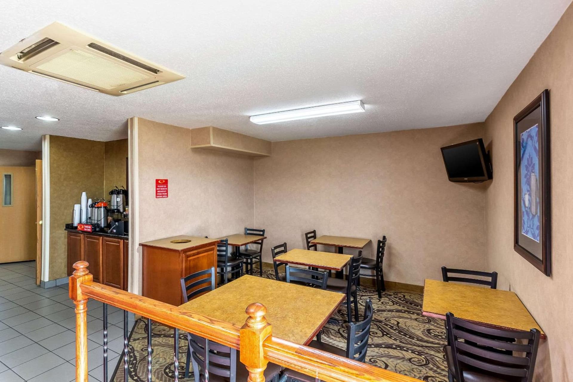 Econo Lodge Inn & Suites Evansville East gallery photo in Stevenson, IN — image 5