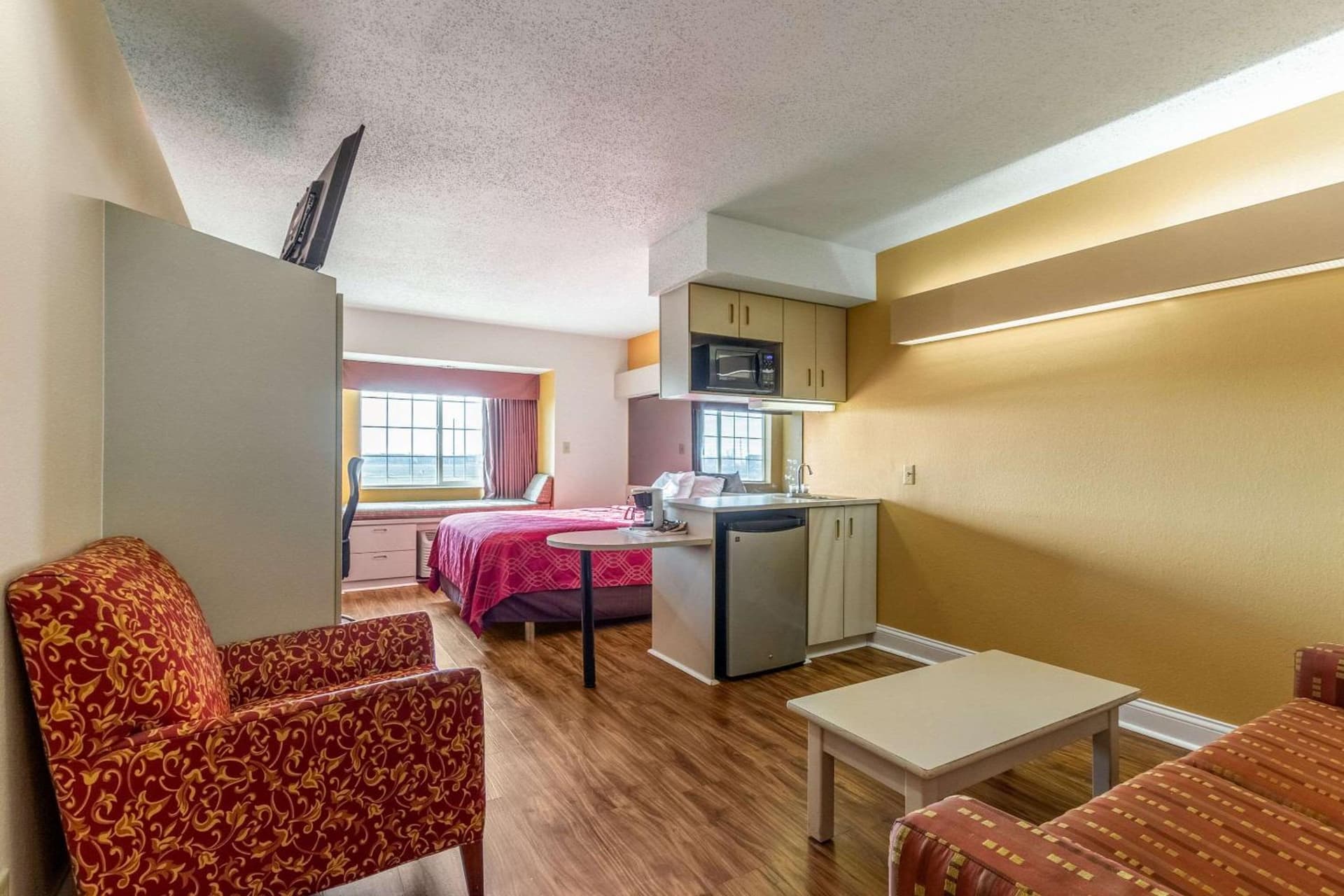 Econo Lodge Inn & Suites Evansville East gallery photo in Stevenson, IN — image 10