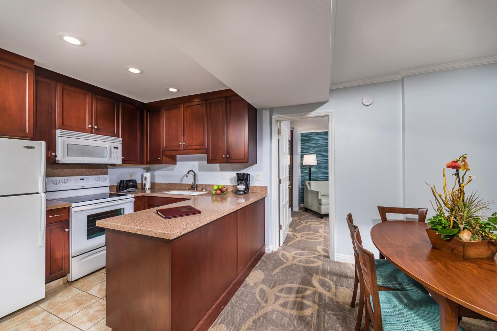 Winners Circle Resort interior in Solana Beach, CA — gallery photo 2