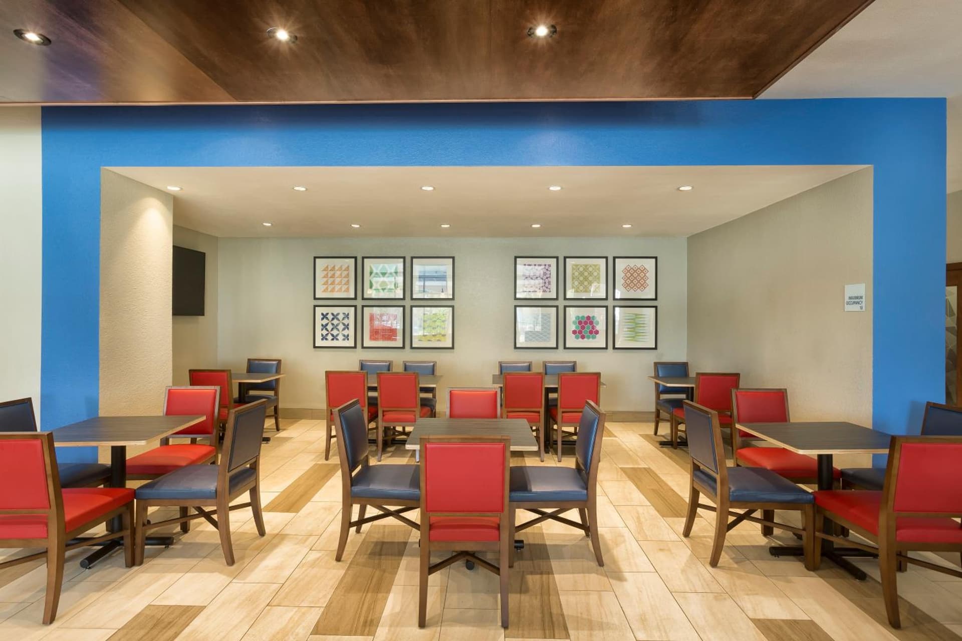 Holiday Inn Express & Suites S Lake Buena Vista by IHG gallery photo in Kissimmee, FL — image 14