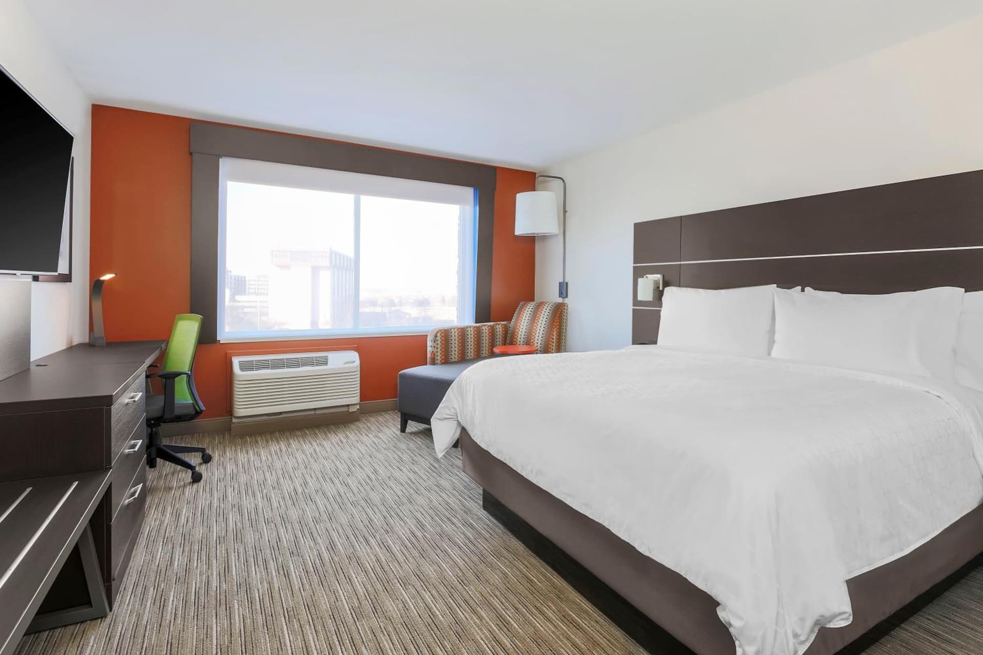 Holiday Inn Express & Suites Chicago O'Hare Airport by IHG gallery photo in Des Plaines, IL — image 8