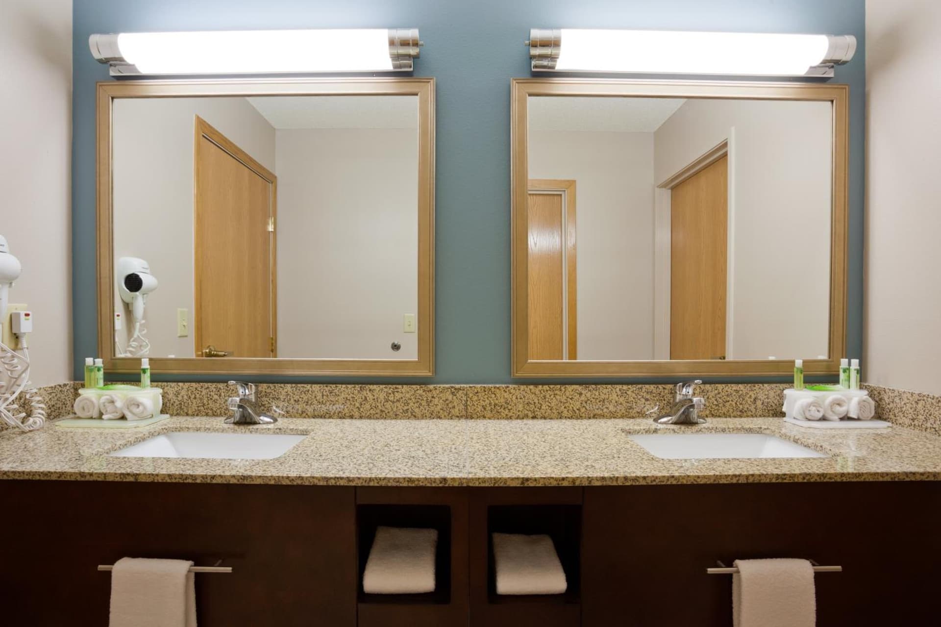Holiday Inn Express and Suites St. Cloud by IHG gallery photo in Saint Cloud, MN — image 37