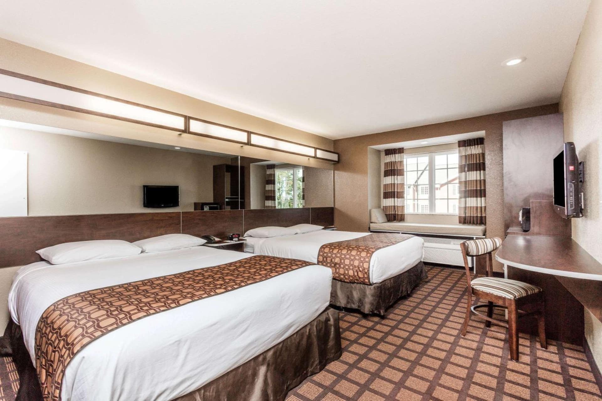 Microtel Inn & Suites by Wyndham Macon interior in Macon, GA — gallery photo 2