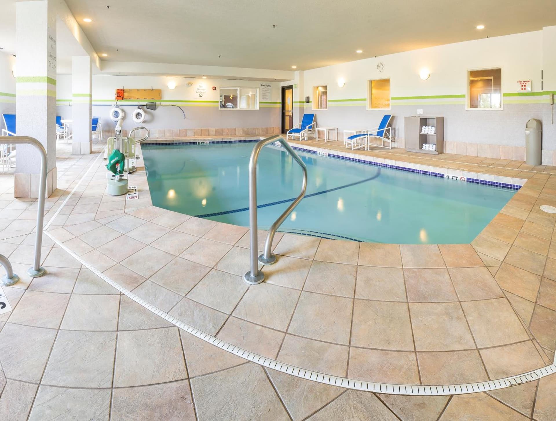Holiday Inn Express Hotel & Suites Manchester - Airport by IHG gallery photo in Manchester, NH — image 22