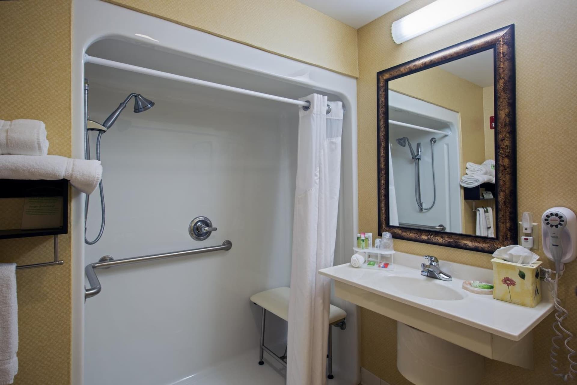 Holiday Inn Express Hotel & Suites Youngstown North-Warren/Niles by IHG gallery photo in Warren, OH — image 39