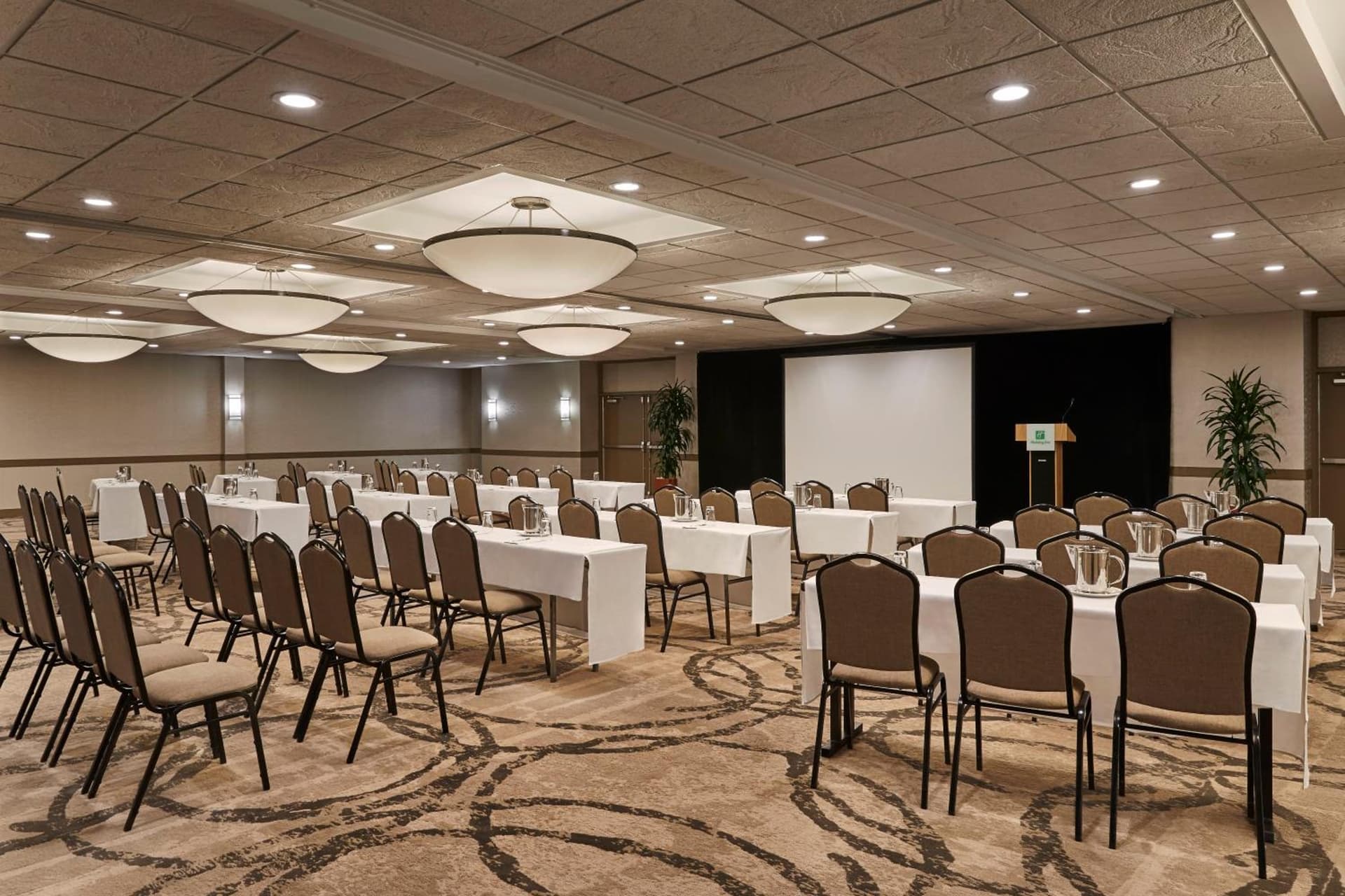 Holiday Inn Alexandria at Carlyle by IHG gallery photo in Alexandria, VA — image 13