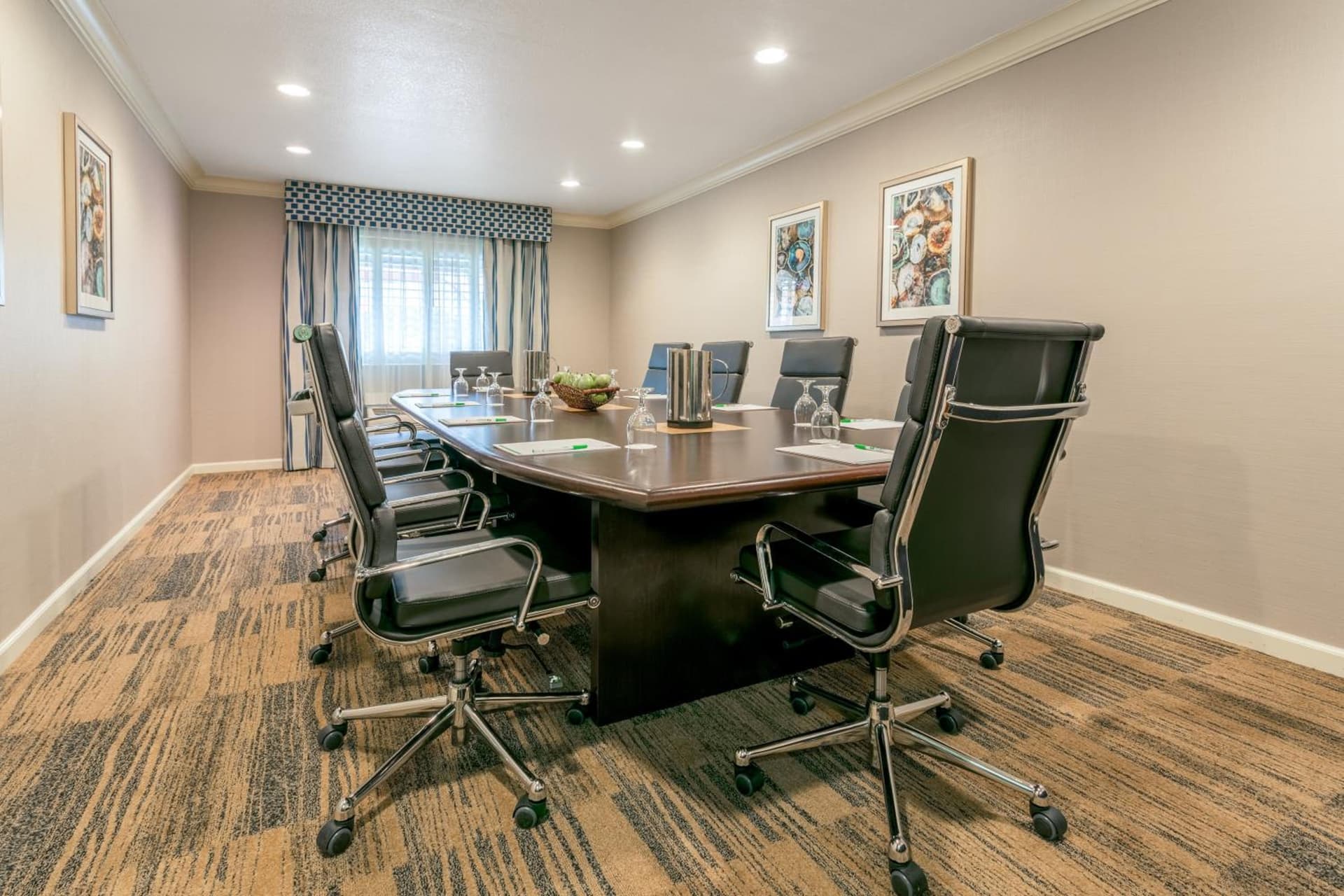 Holiday Inn Auburn by IHG interior in Auburn, CA — gallery photo 2