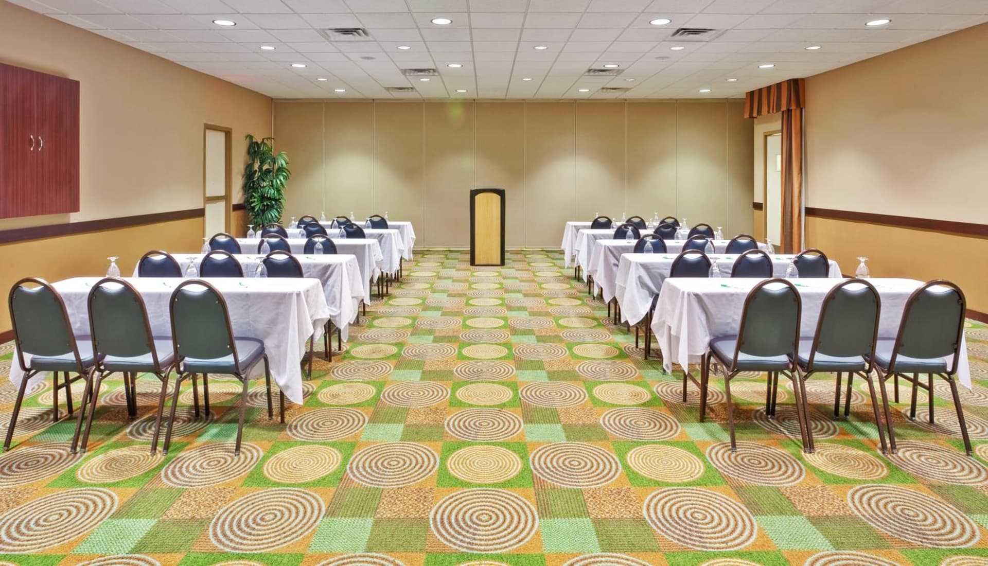 Holiday Inn Bloomington-University Area by IHG interior in Bloomington, IN — gallery photo 2