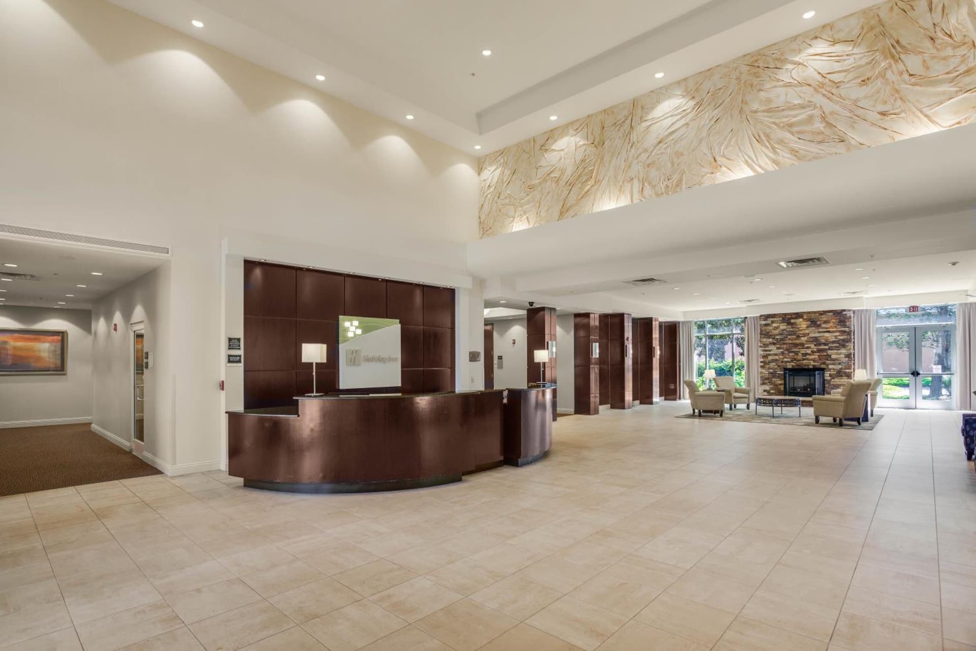 Holiday Inn Baton Rouge College Drive I-10 by IHG gallery photo in Baton Rouge, LA — image 35