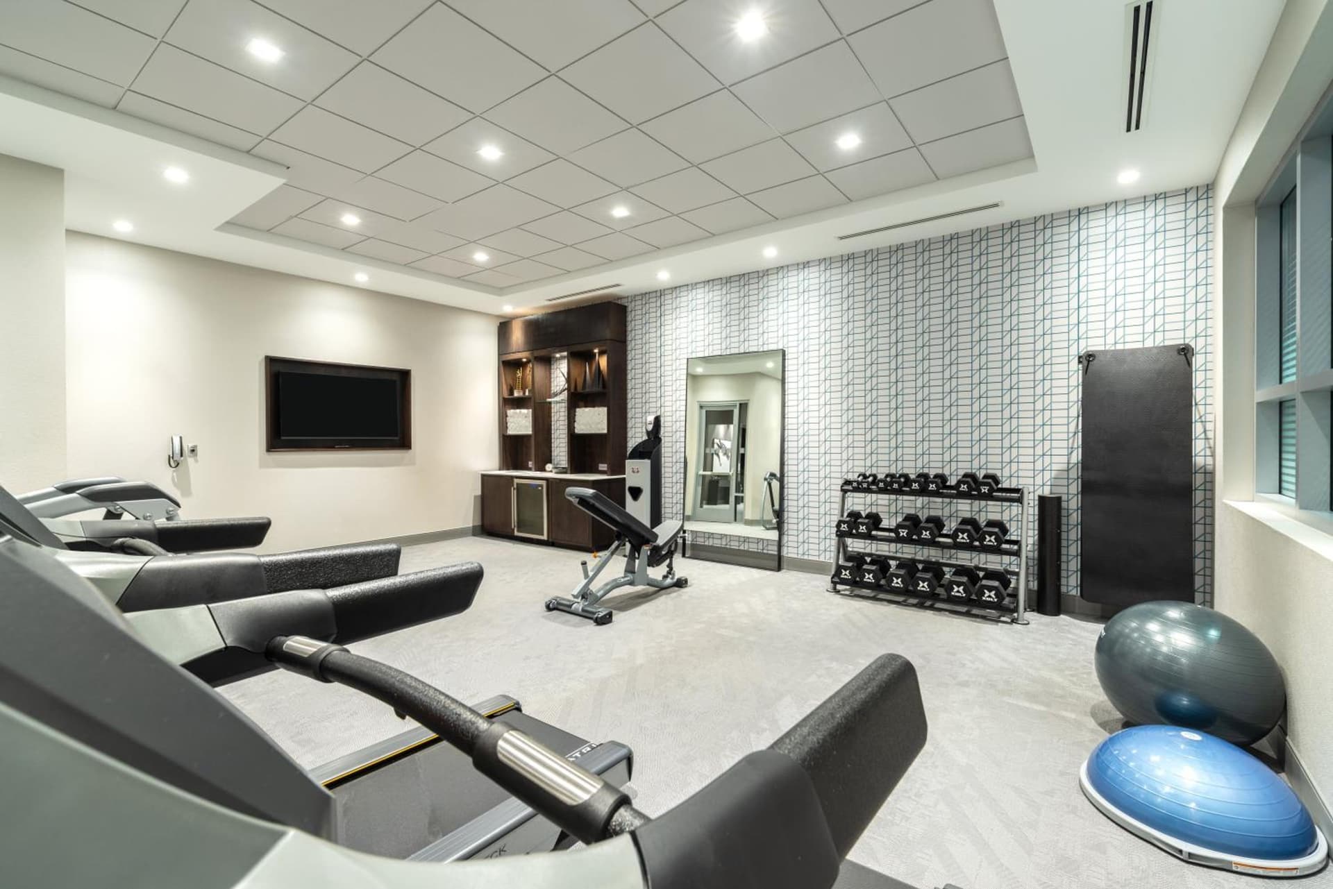 Holiday Inn Boston Logan Airport - Chelsea by IHG property views in Chelsea, MA — gallery photo 3