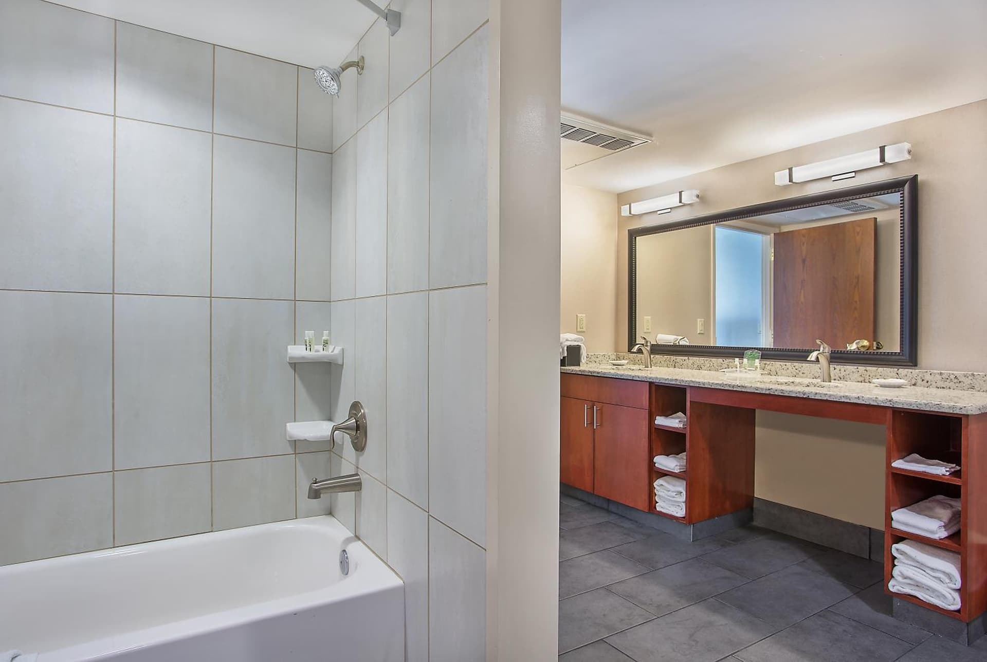Holiday Inn University Plaza-Bowling Green by IHG gallery photo in Bowling Green, KY — image 32
