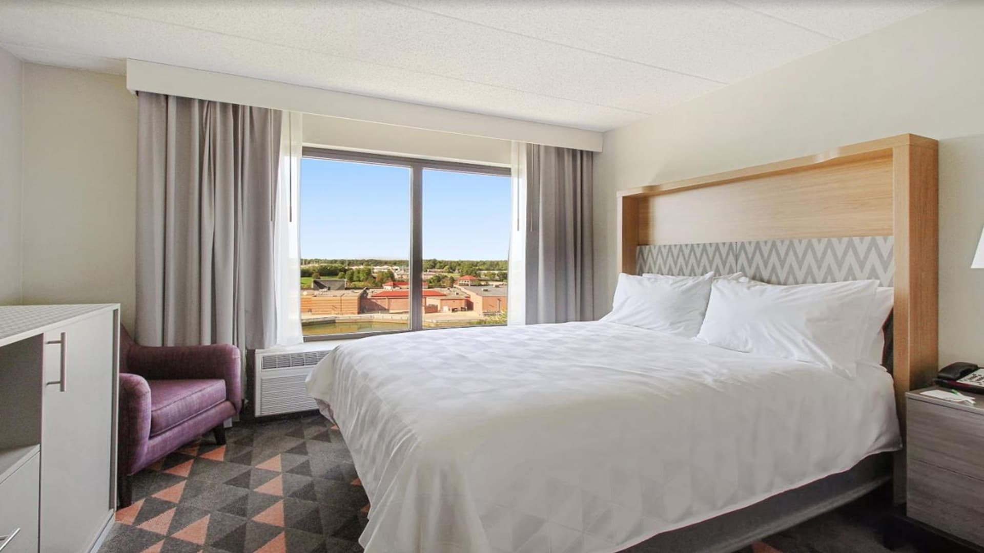 Holiday Inn Chicago Nw Crystal Lk Conv Ctr by IHG gallery photo in Crystal Lake, IL — image 11