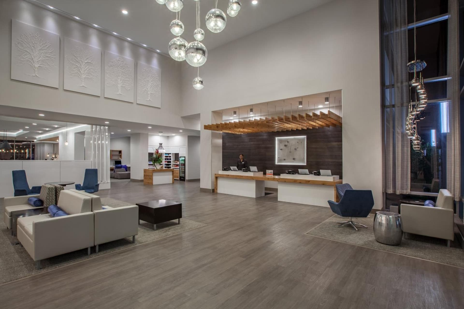 Holiday Inn Cleveland Clinic by IHG interior in Cleveland, OH — gallery photo 2