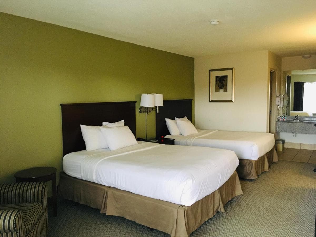Ramada by Wyndham Batesville interior in Batesville, AR — gallery photo 2