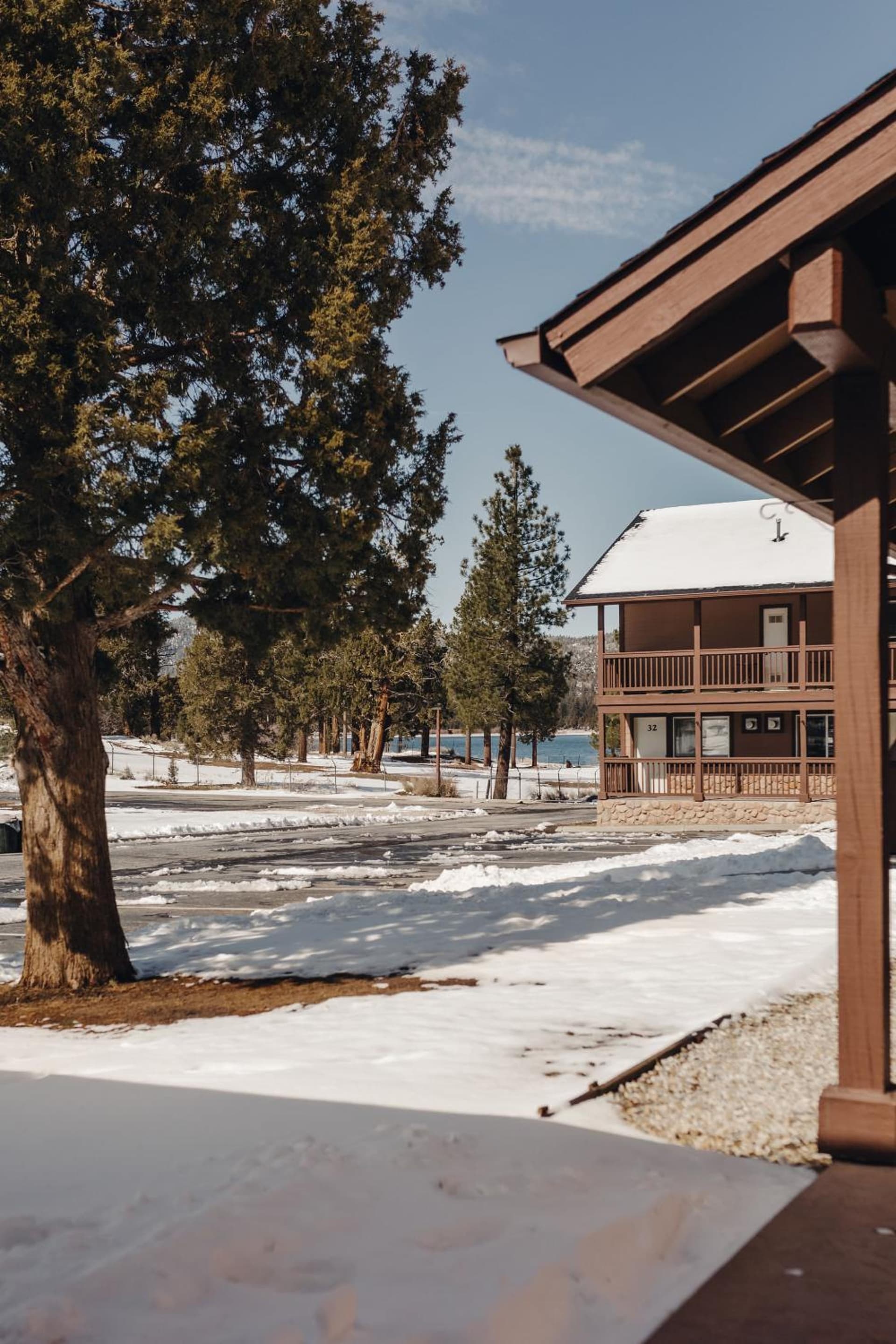 Vintage Lakeside Inn featured exterior or lobby in Big Bear Lake, CA — similar hotel
