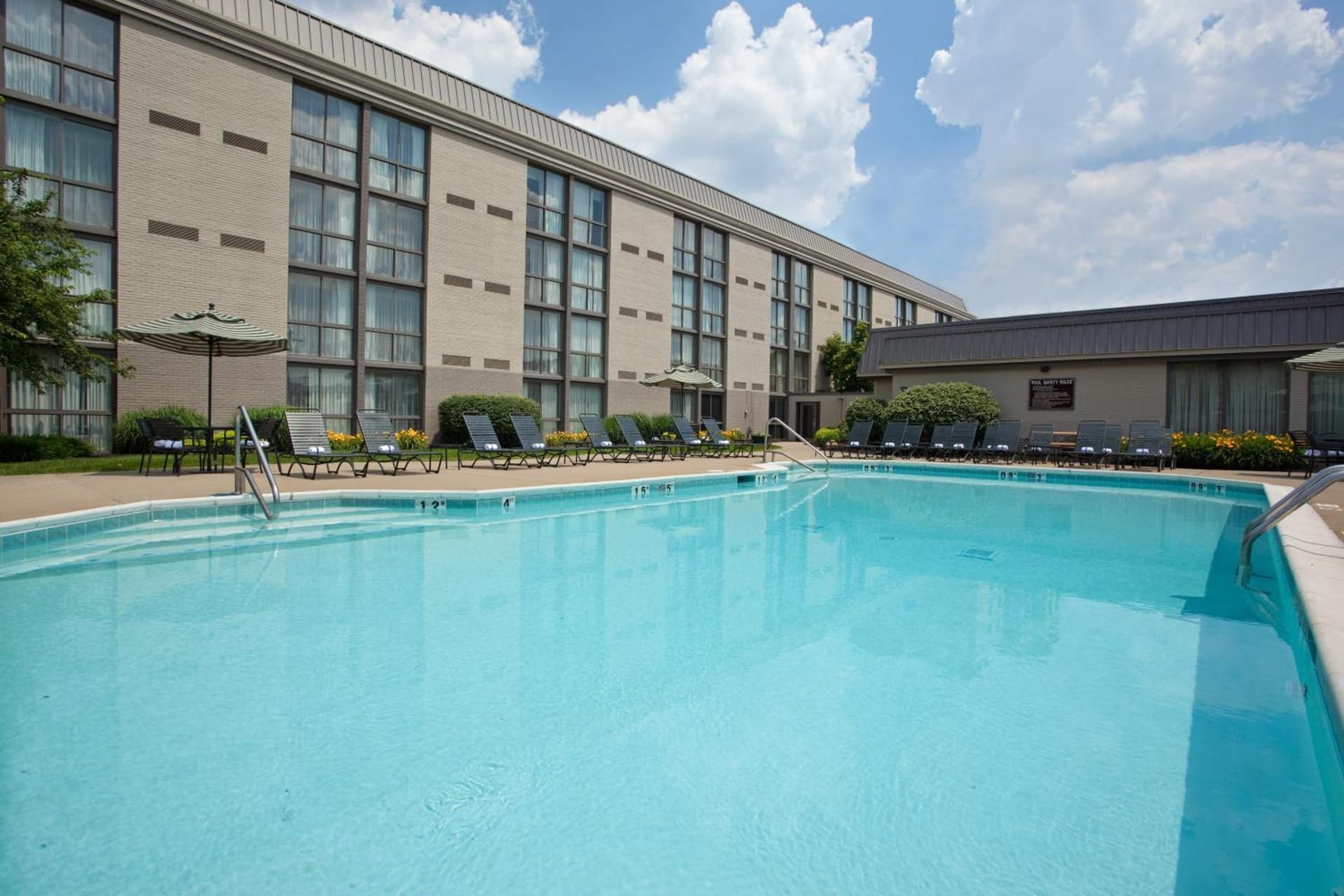 Holiday Inn Cincinnati-Riverfront by IHG interior in Covington, KY — gallery photo 2