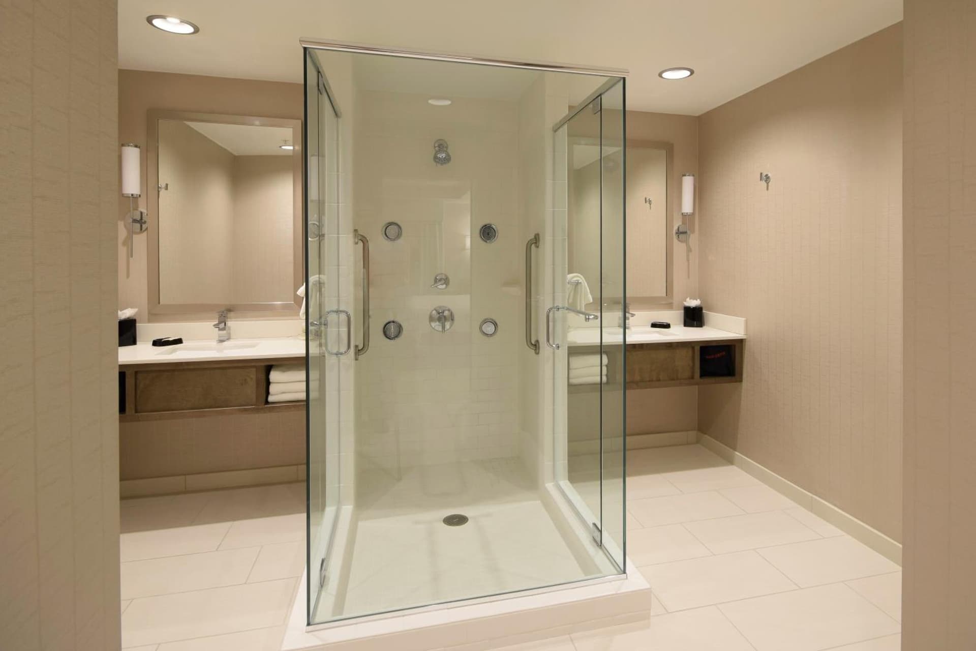 Holiday Inn Cincinnati North West Chester by IHG gallery photo in West Chester, OH — image 25