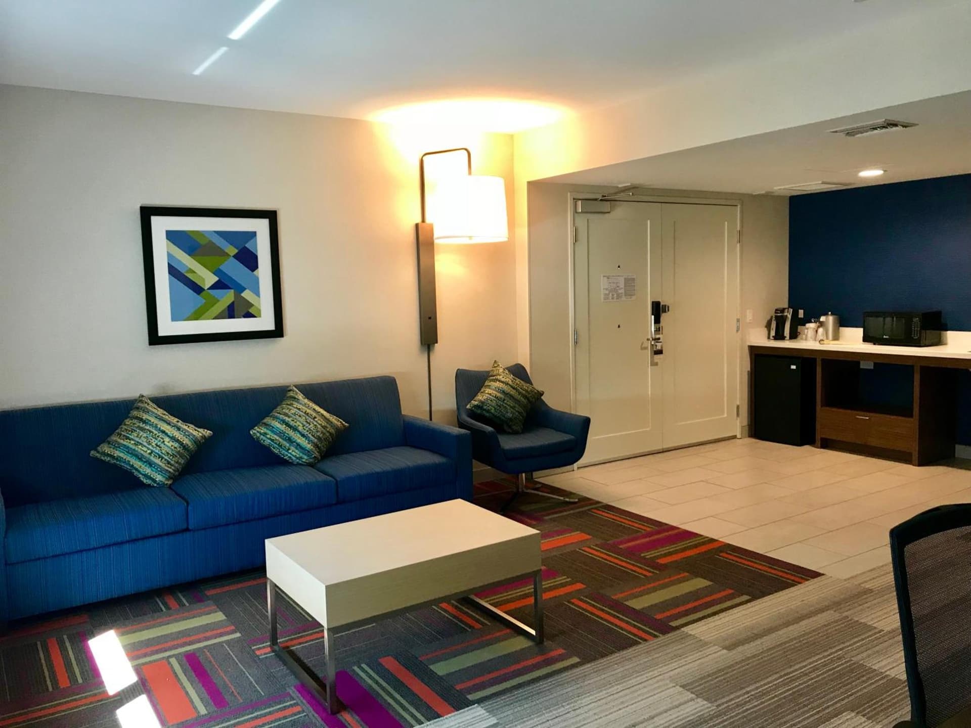 Holiday Inn Express & Suites Pasadena - Los Angeles by IHG property views in Pasadena, CA — gallery photo 3