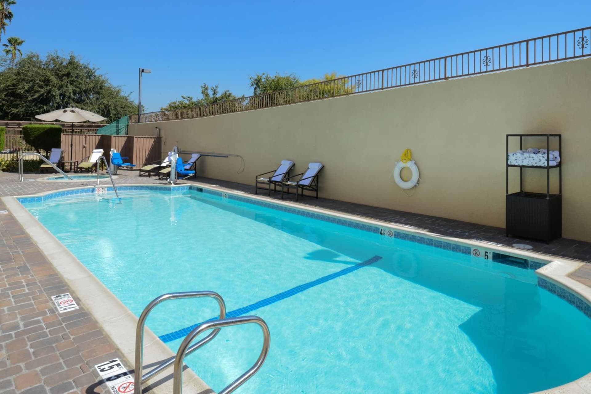 Holiday Inn Express & Suites Pasadena - Los Angeles by IHG gallery photo in Pasadena, CA — image 22