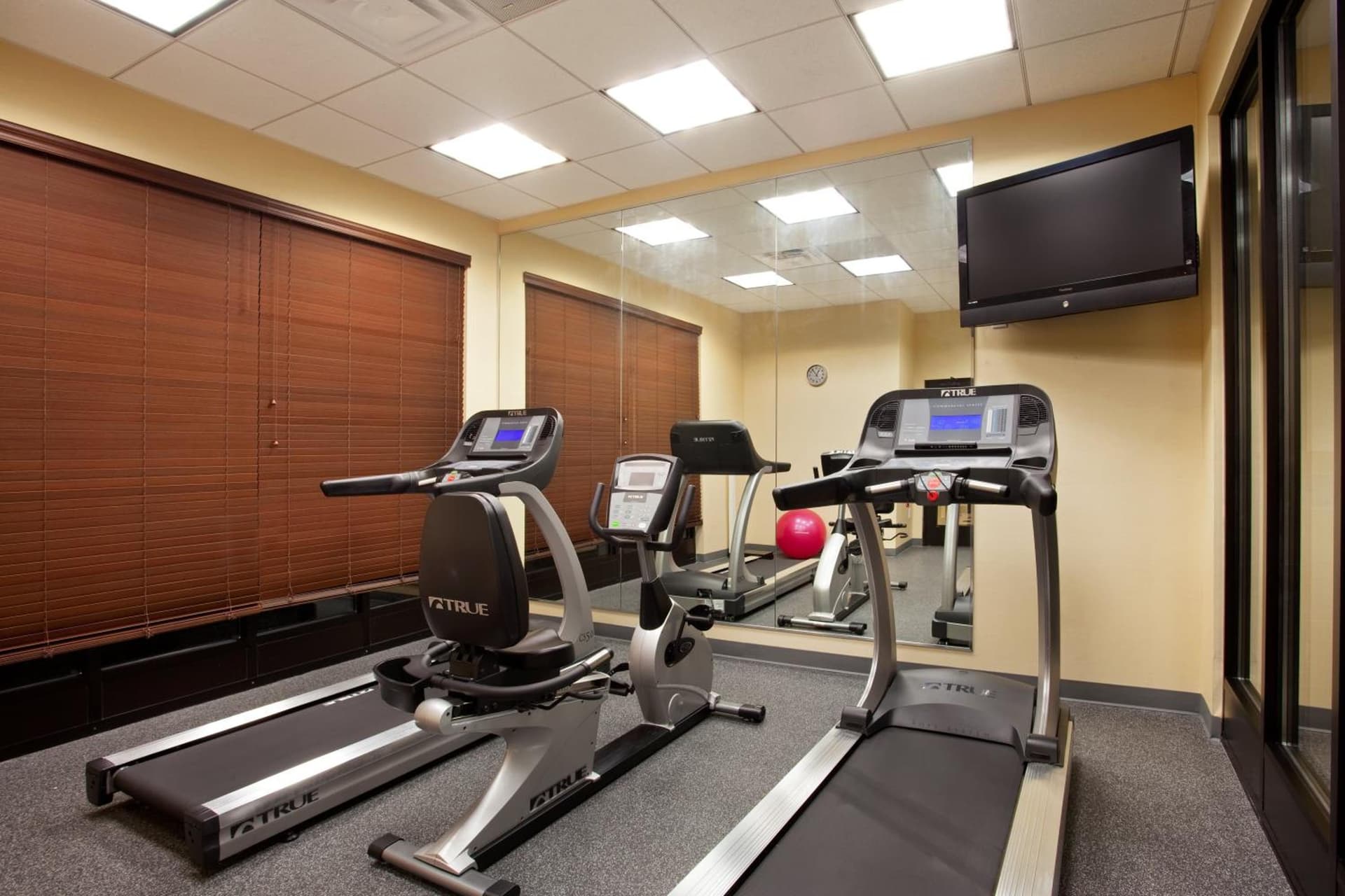 Holiday Inn Saint Louis-Fairview Heights by IHG interior in Fairview Heights, IL — gallery photo 2