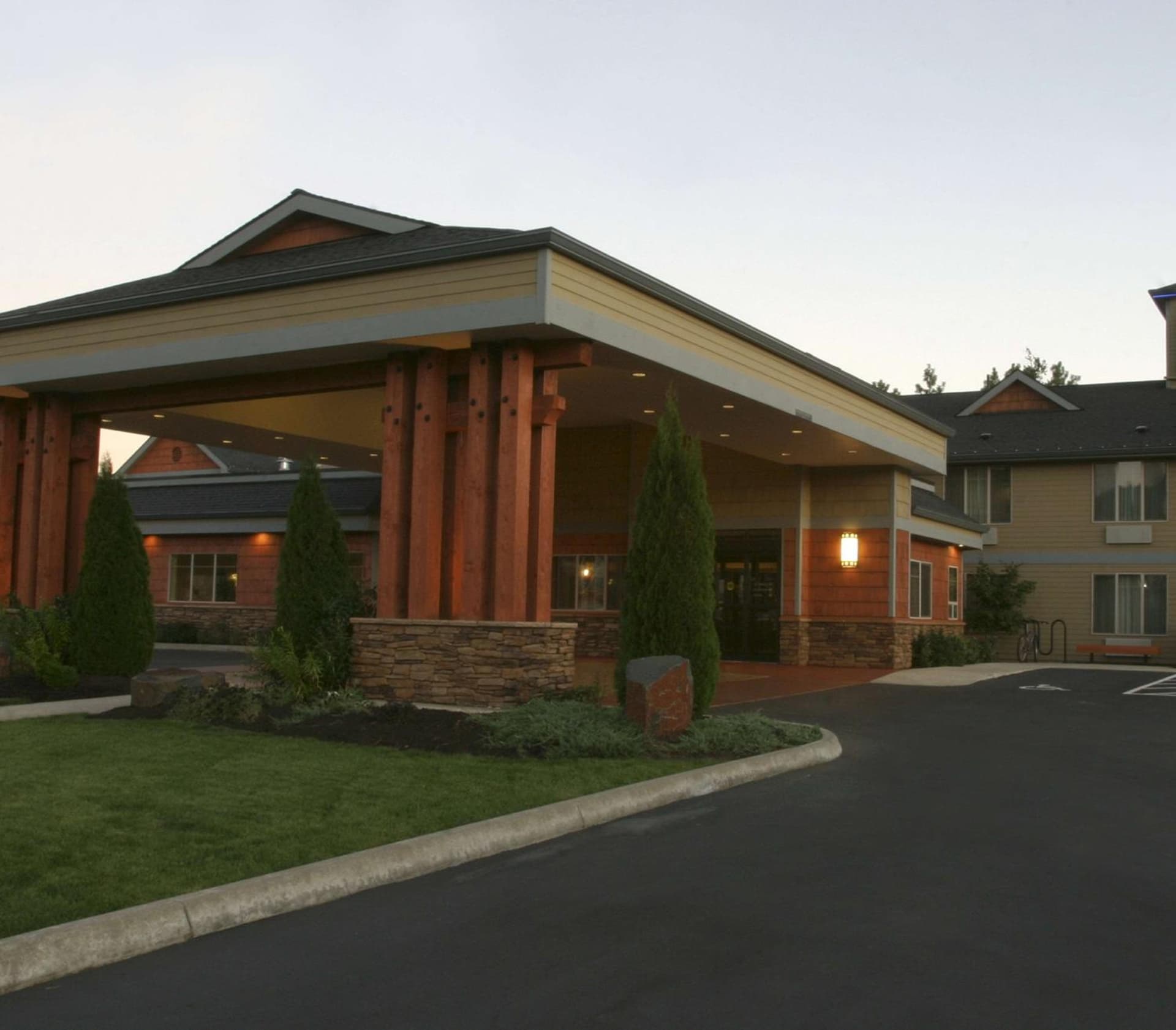 Best Western Snowcap Lodge featured exterior or lobby in Cle Elum, WA — similar hotel