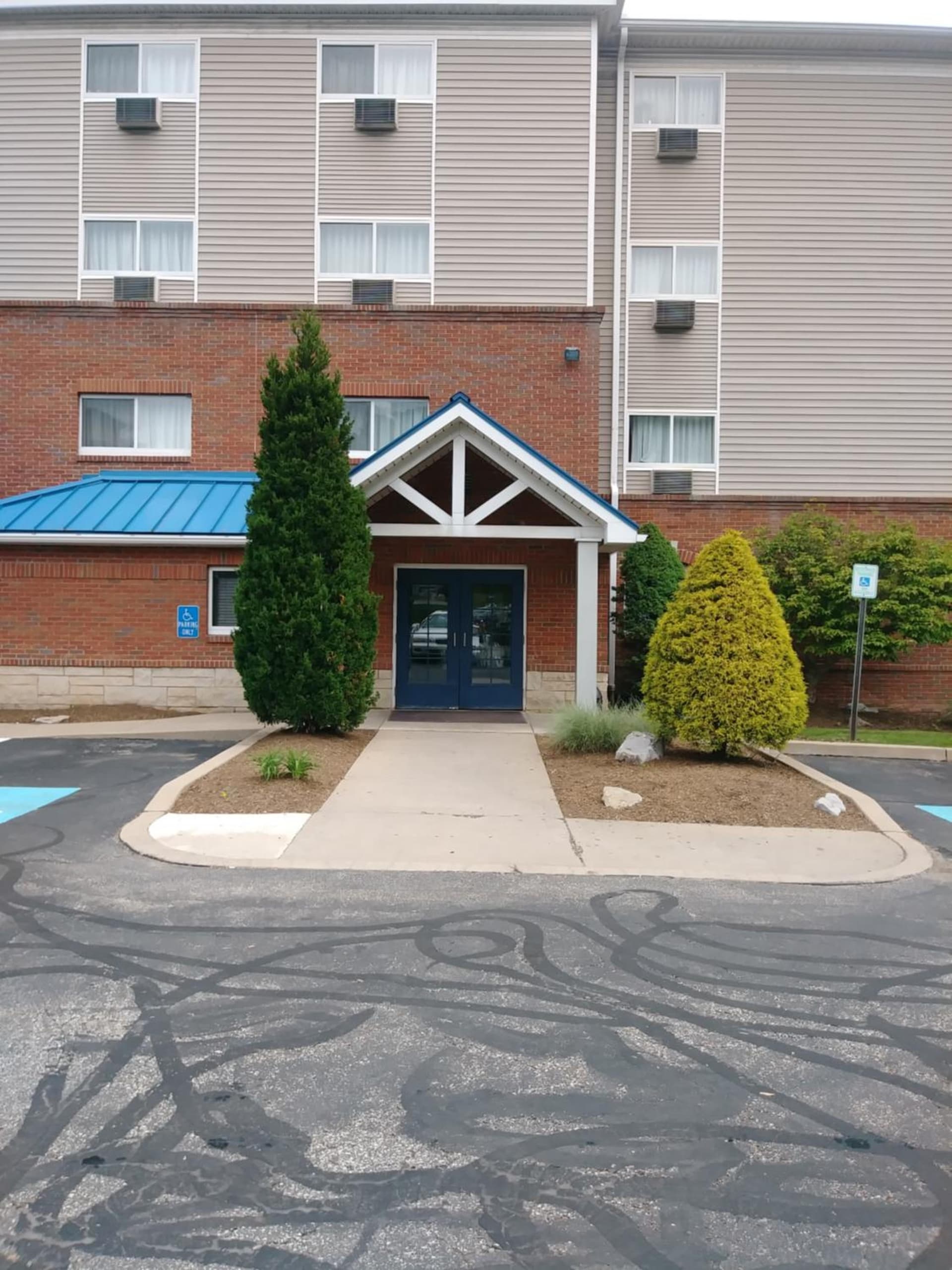 InTown Suites Extended Stay Pittsburgh PA featured exterior or lobby in Pittsburgh, PA — similar hotel
