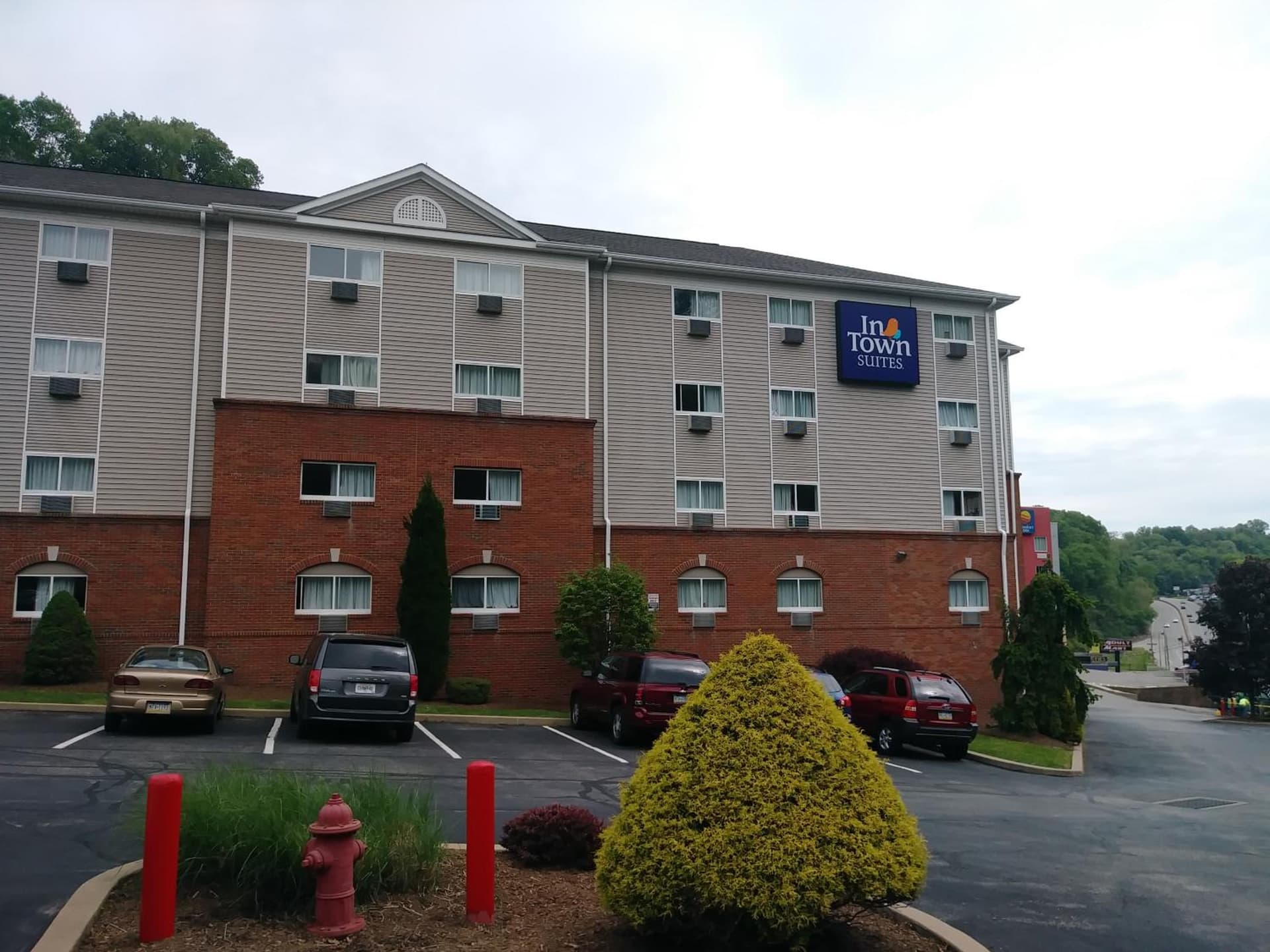 InTown Suites Extended Stay Pittsburgh PA interior in Pittsburgh, PA — gallery photo 2