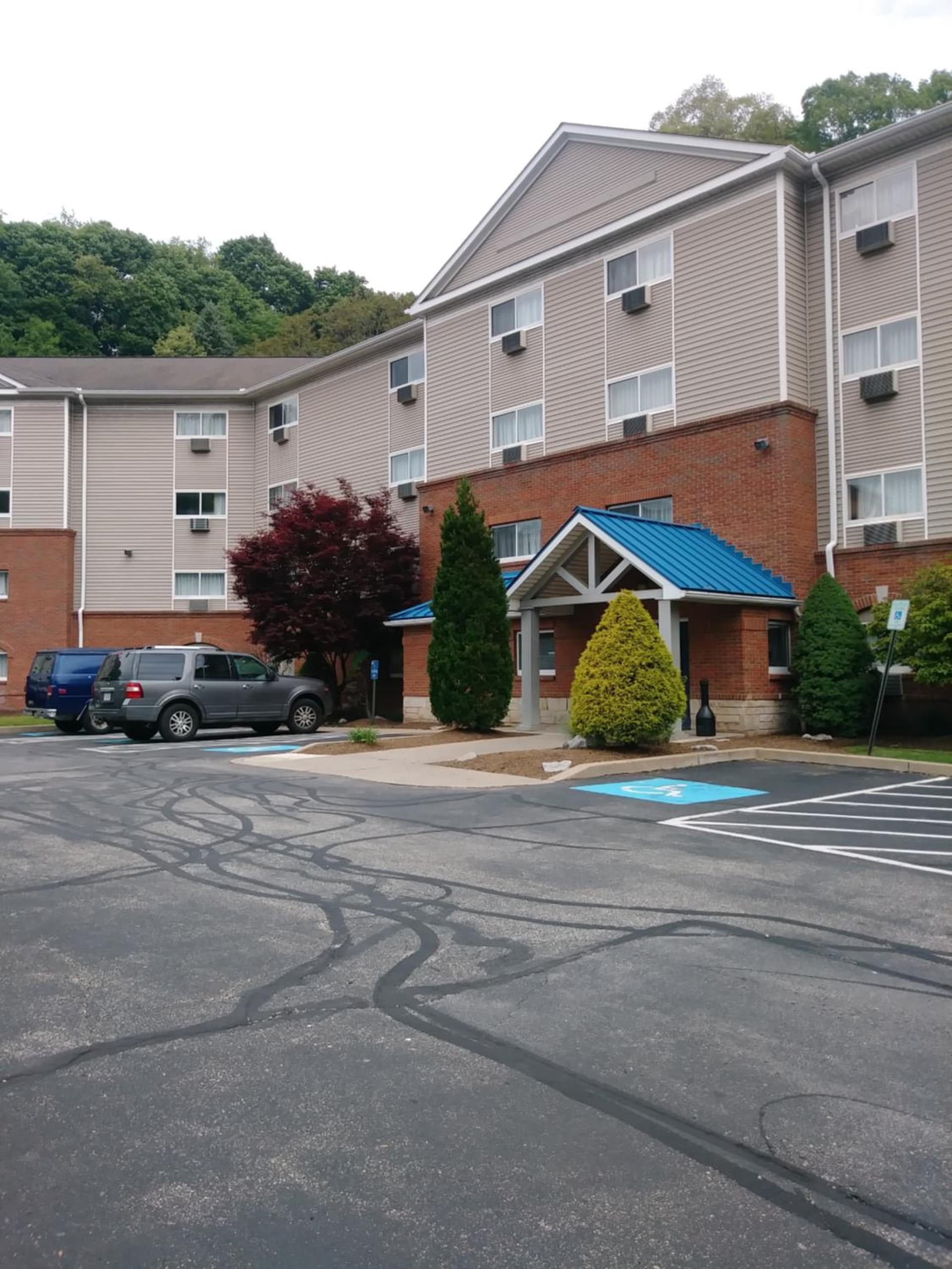 InTown Suites Extended Stay Pittsburgh PA property views in Pittsburgh, PA — gallery photo 3