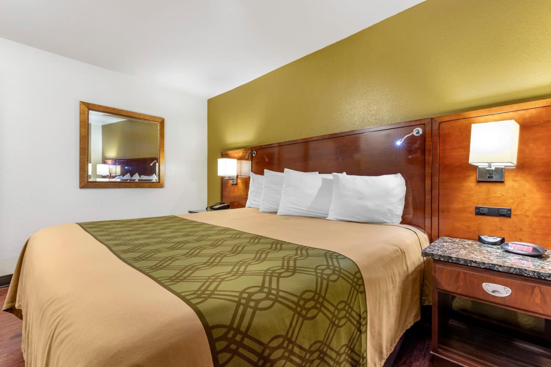 Rose City Inn & Suites gallery photo in Tyler, TX — image 20