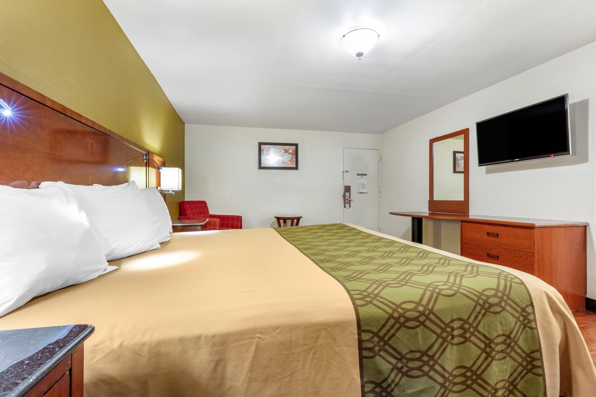 Rose City Inn & Suites gallery photo in Tyler, TX — image 10