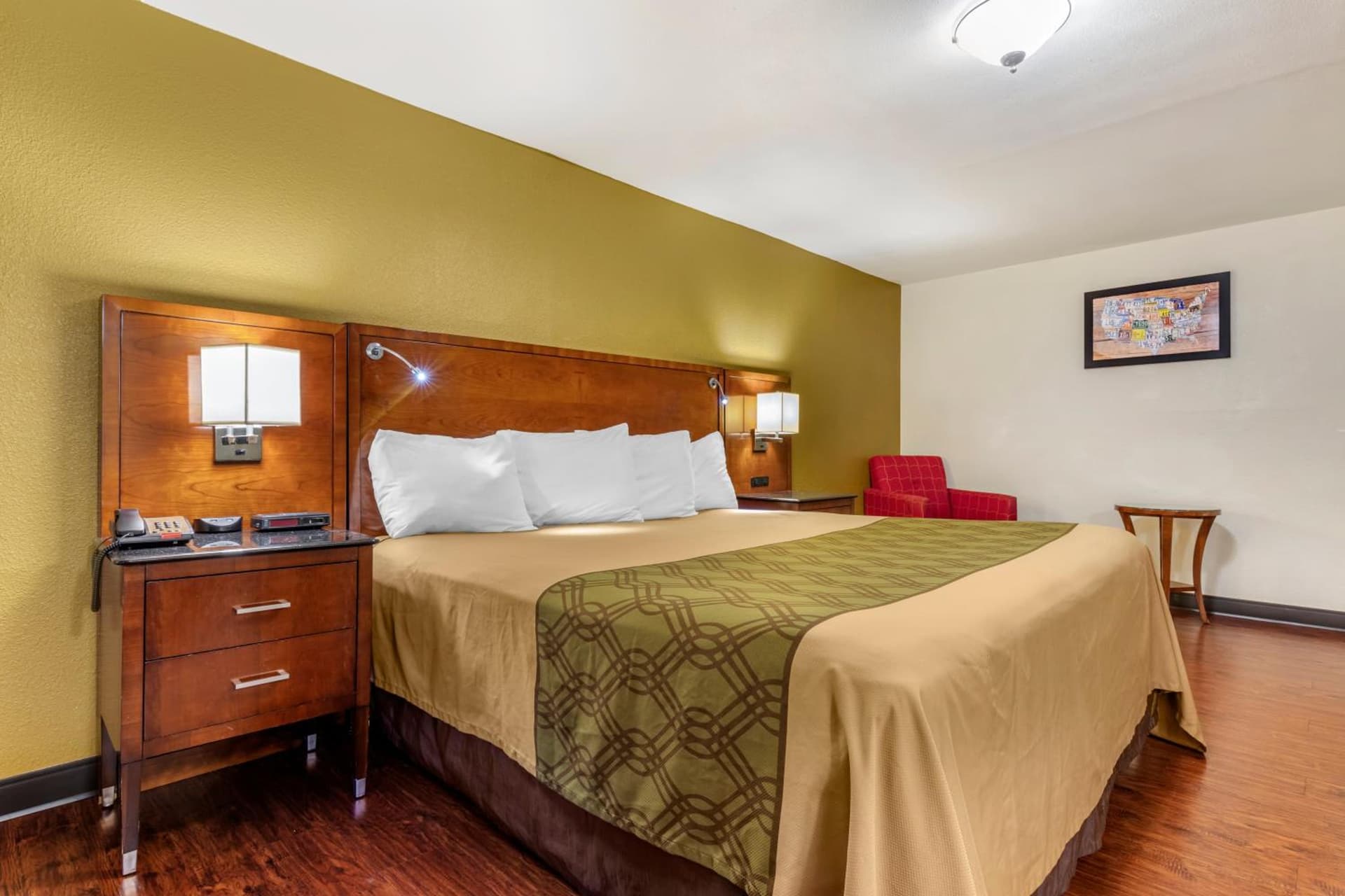 Rose City Inn & Suites interior in Tyler, TX — gallery photo 2