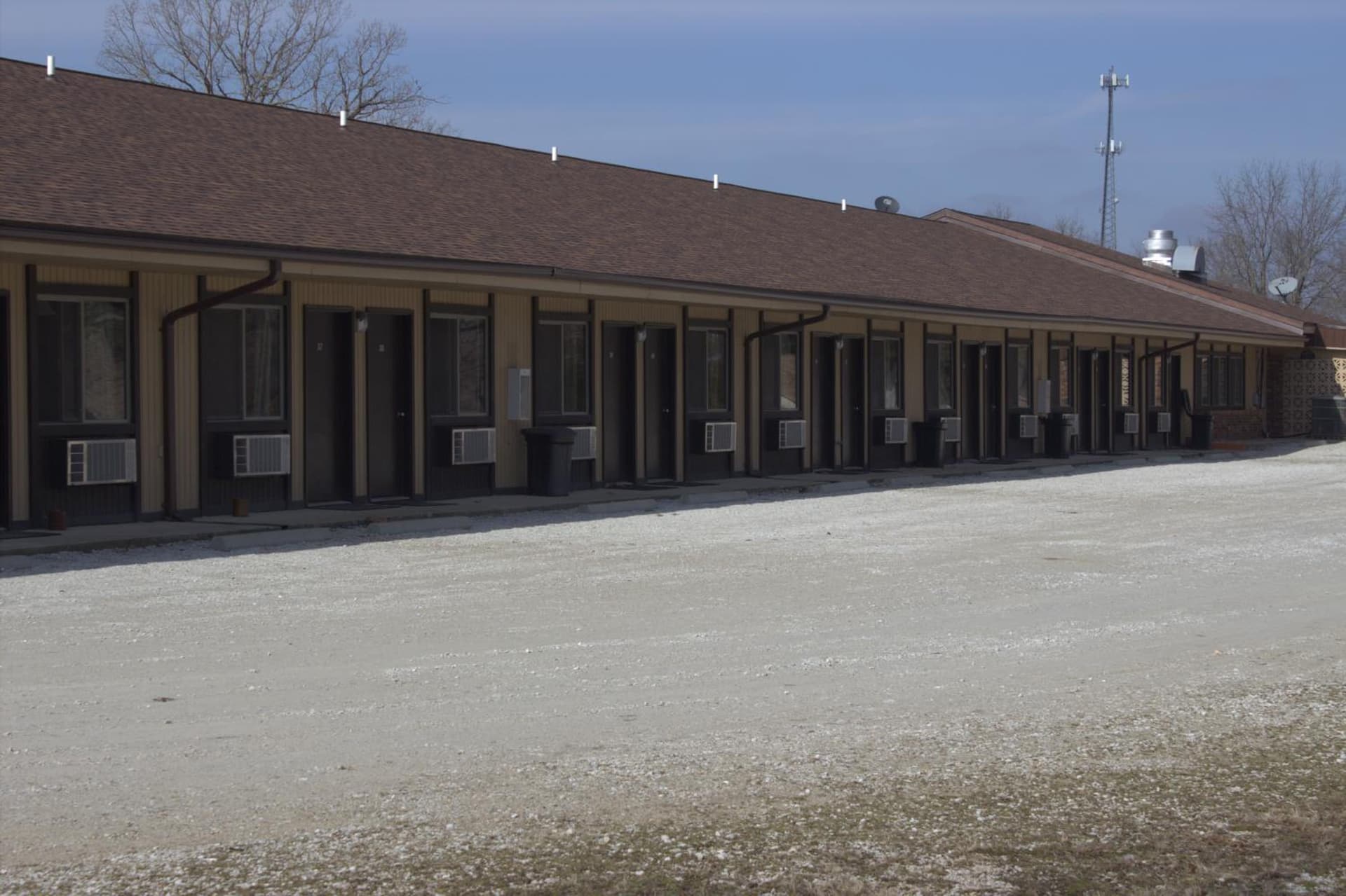 Hidden Lake Resort interior in Warsaw, MO — gallery photo 2
