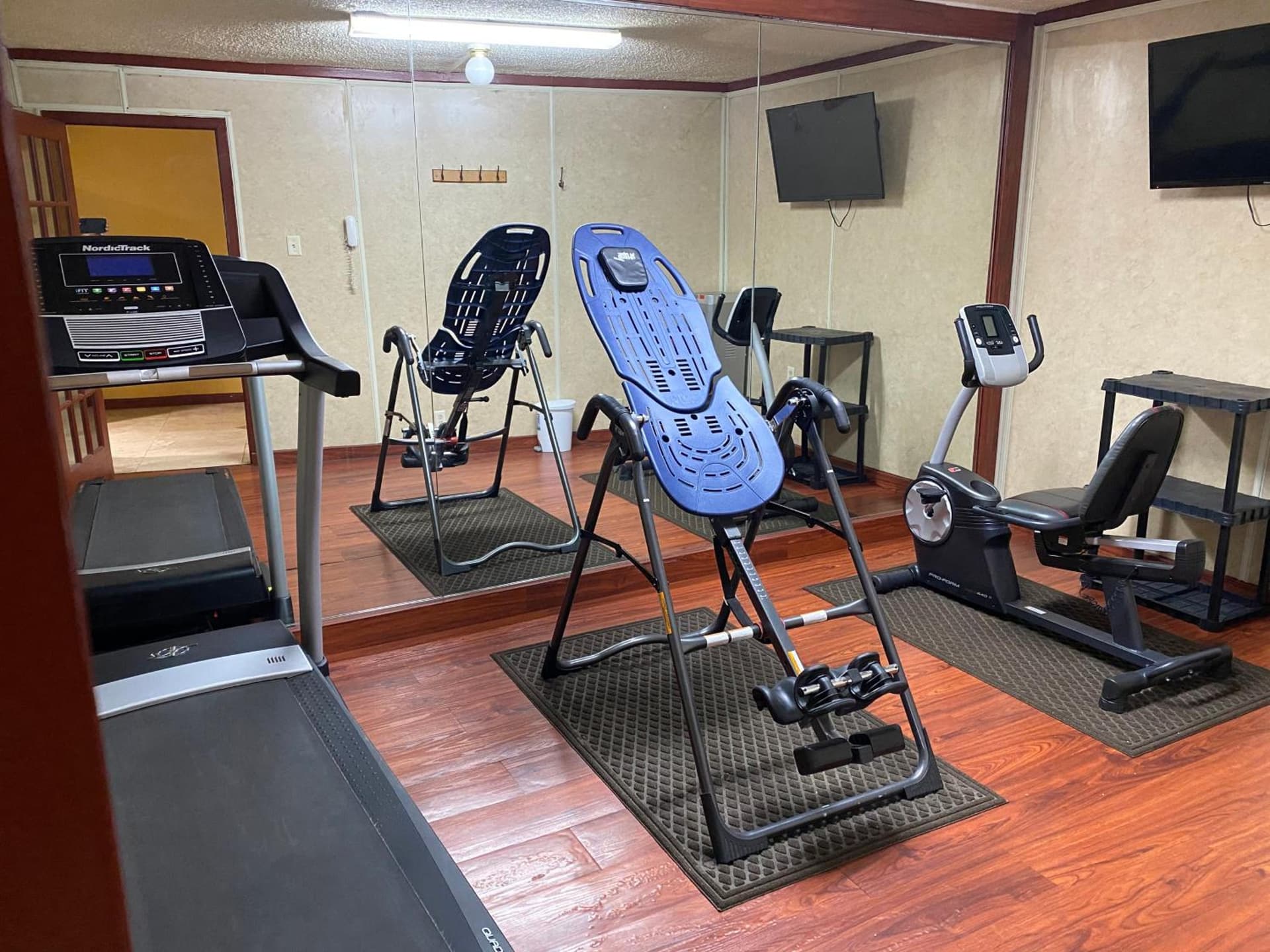 Rose City Inn & Suites property views in Tyler, TX — gallery photo 3