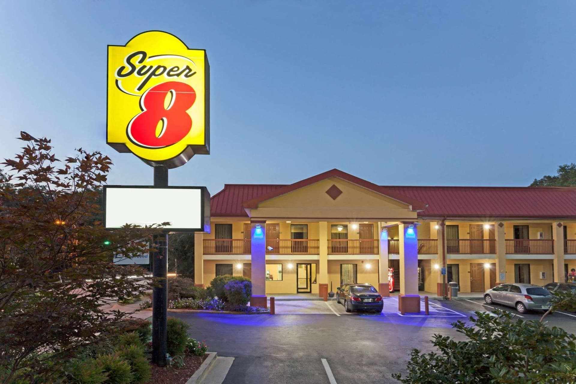 Super 8 by Wyndham Decatur/Dntn/Atlanta Area featured exterior or lobby in Decatur, GA — similar hotel