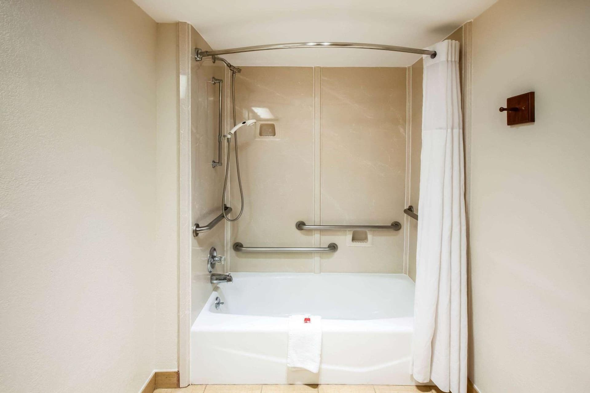 Days Inn & Suites by Wyndham Tyler gallery photo in Tyler, TX — image 50
