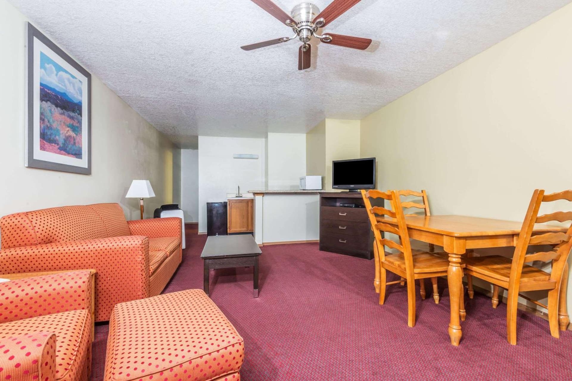 Days Inn by Wyndham Pueblo gallery photo in Pueblo, CO — image 12