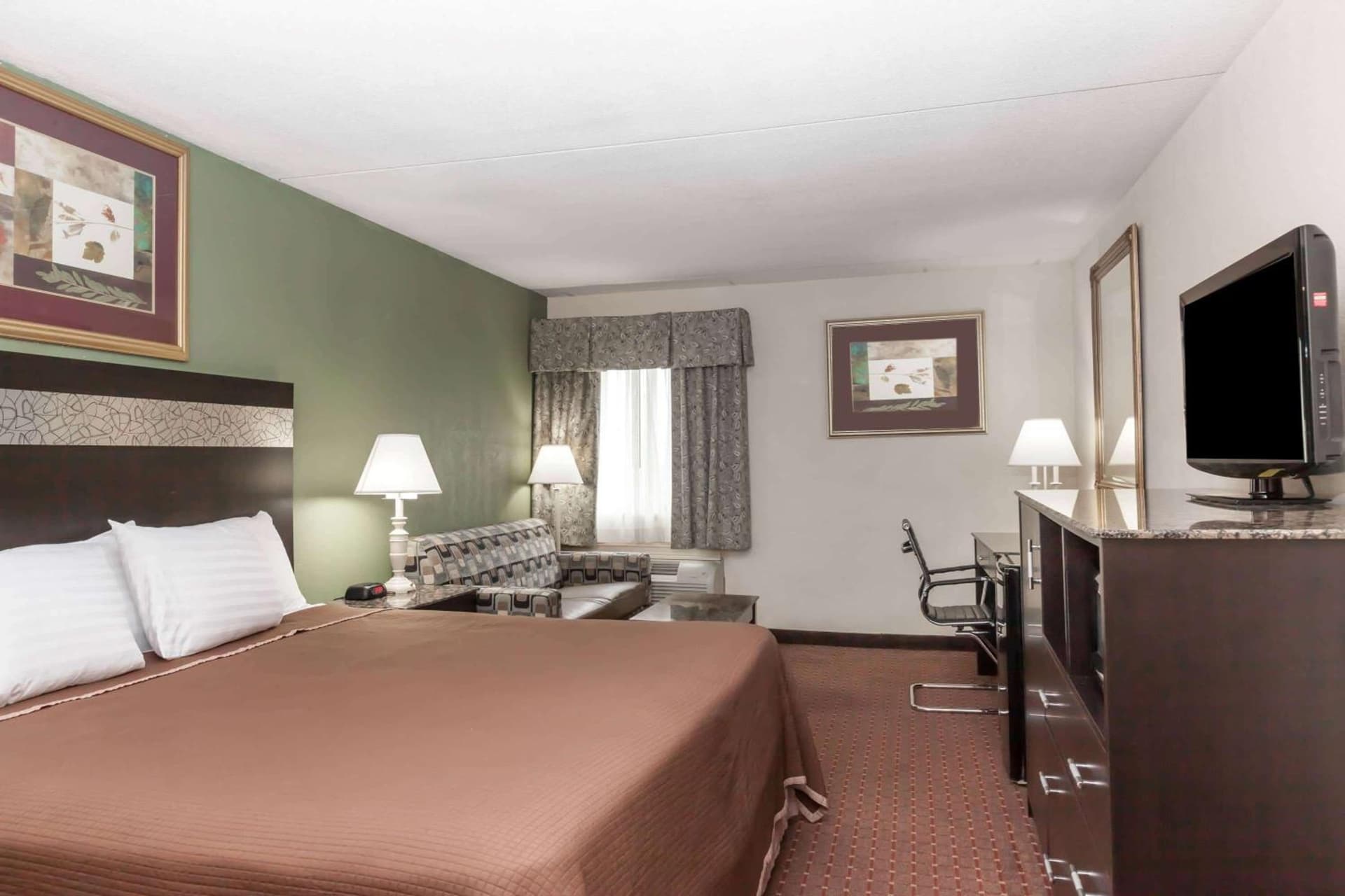 Howard Johnson by Wyndham Newark Airport gallery photo in Newark, NJ — image 16