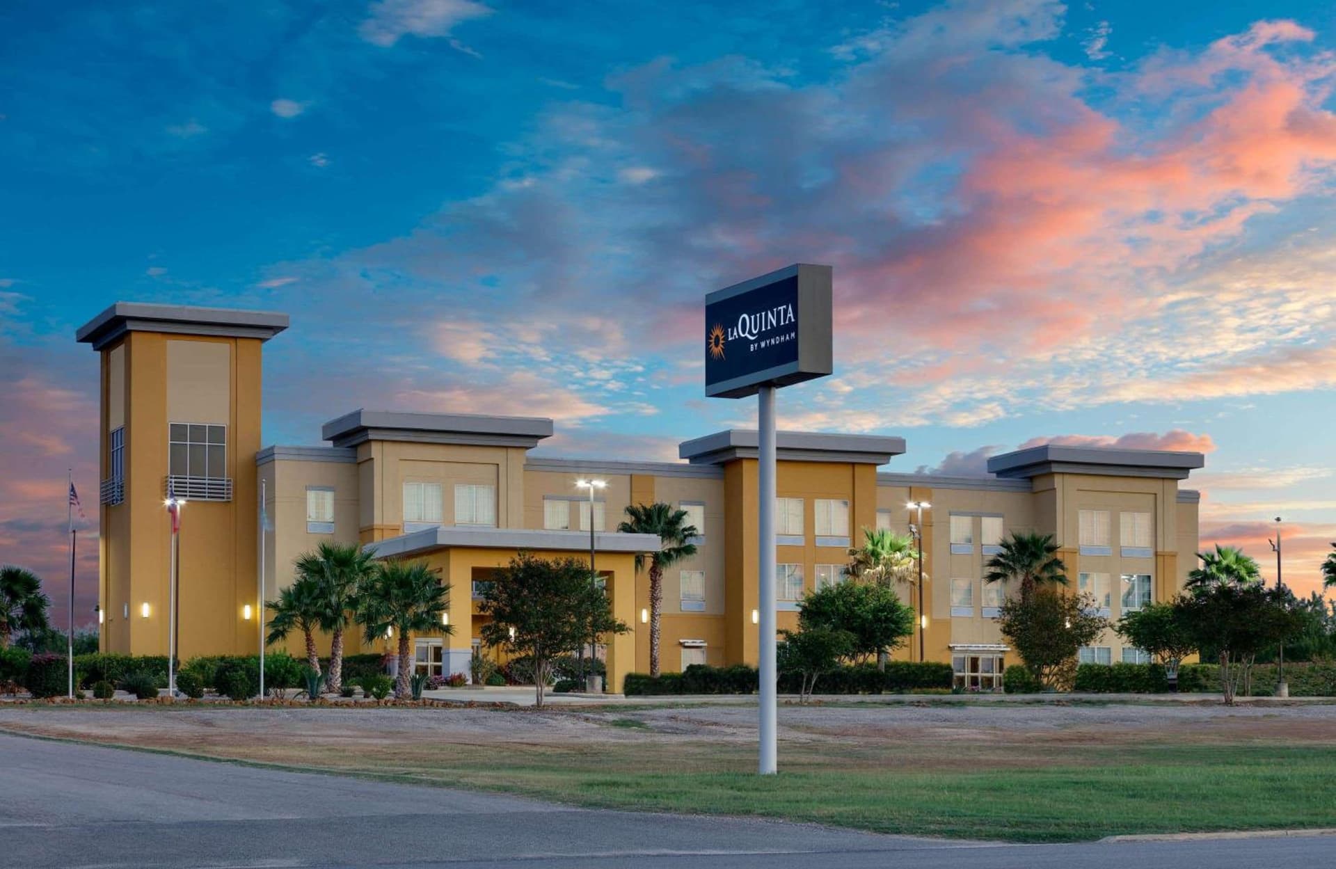 La Quinta by Wyndham Jourdanton - Pleasanton featured exterior or lobby in Jourdanton, TX — similar hotel